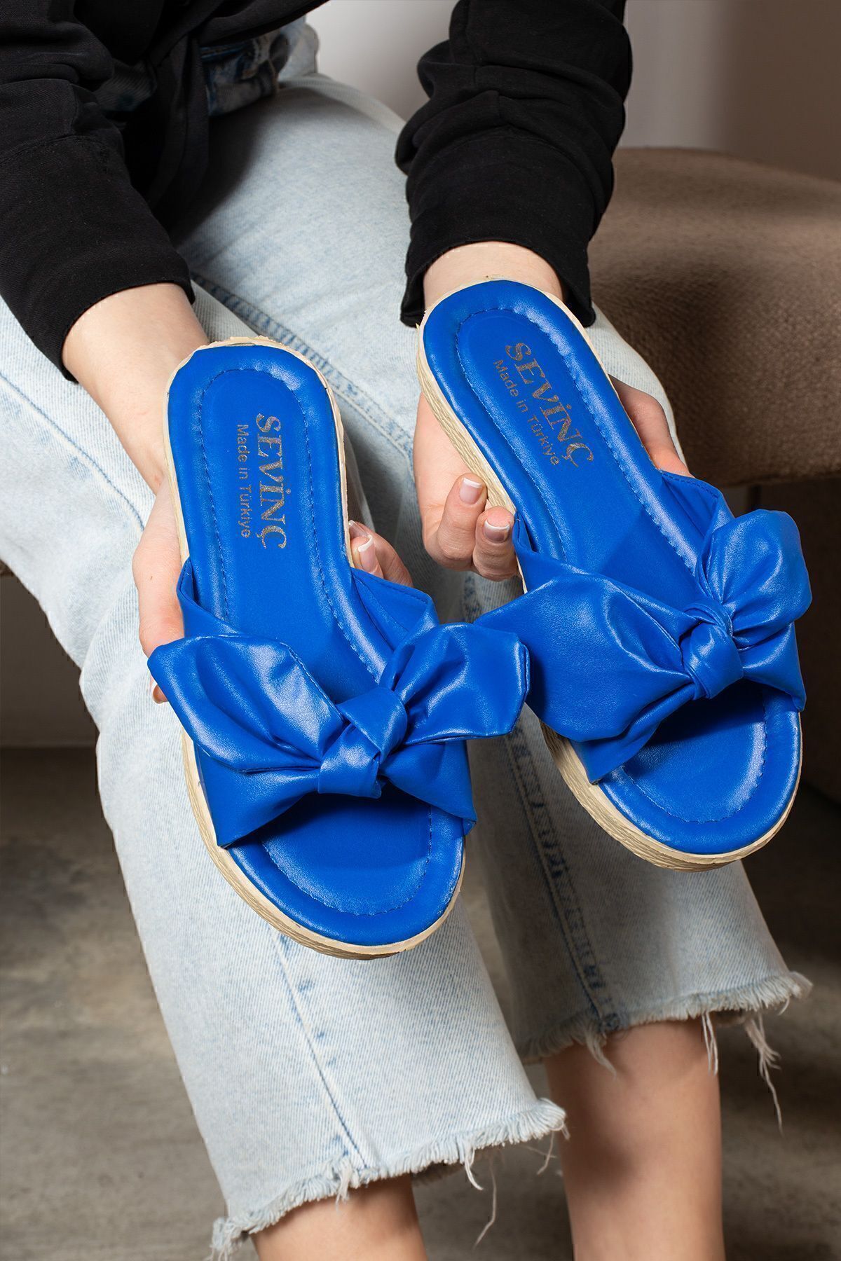 Mojo slippers store