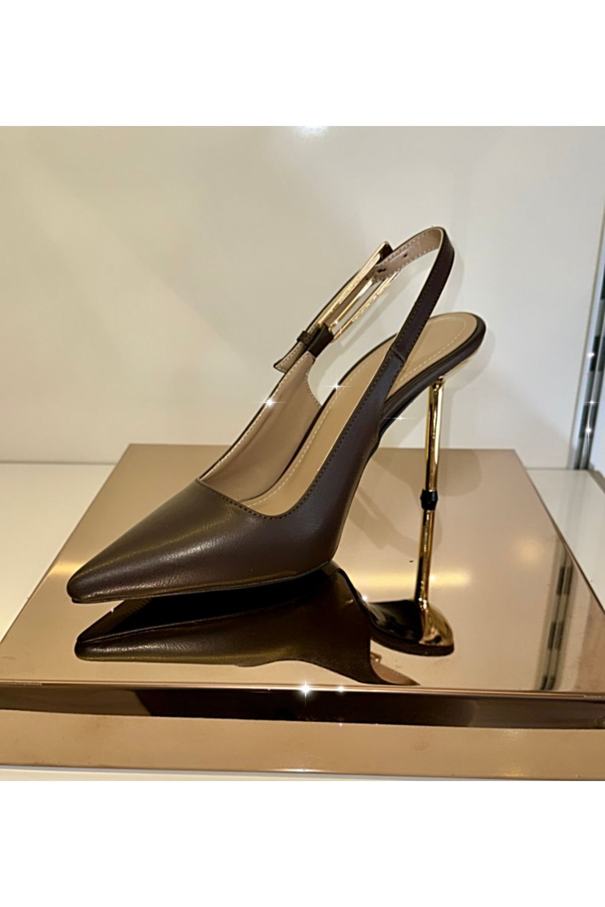 Kahve Rengi Arkası Açık Sivri Burun Kemer Detaylı Stiletto