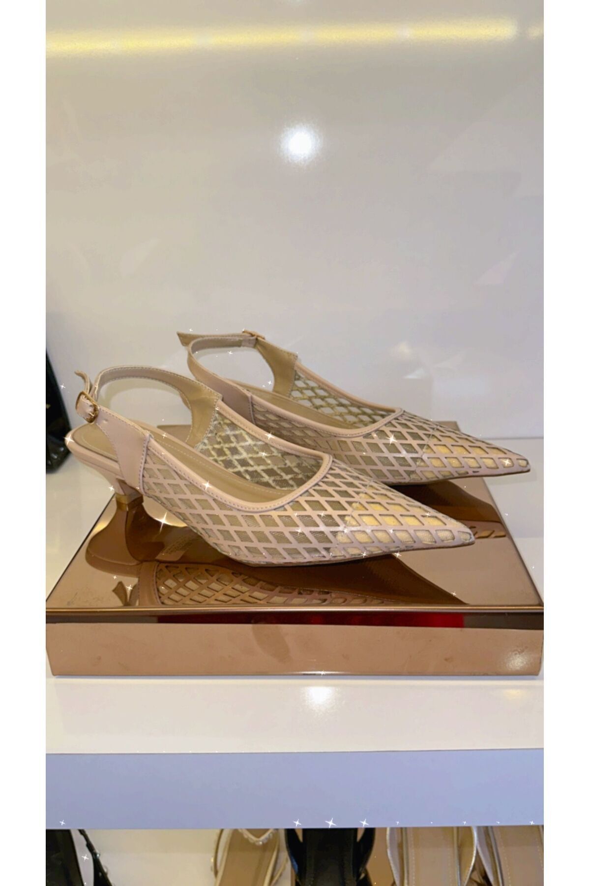 File detay,alçak topukl sivri burun arkası açık stiletto
