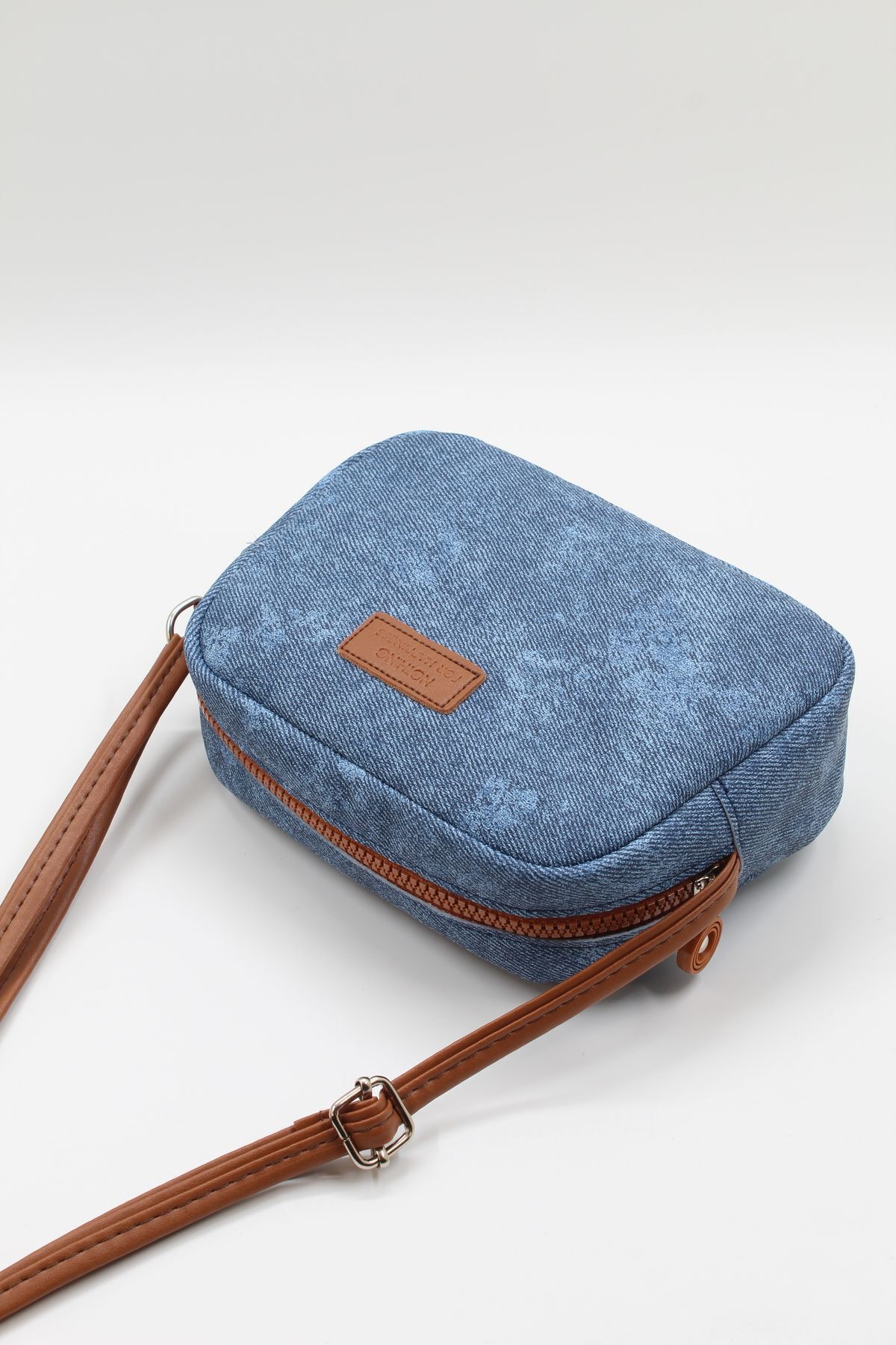https://cdn.dsmcdn.com/ty1480/product/media/images/prod/QC/20240813/23/9e4d4dae-7860-32c7-b3e5-c7b8db133f88/1_org_zoom.jpg