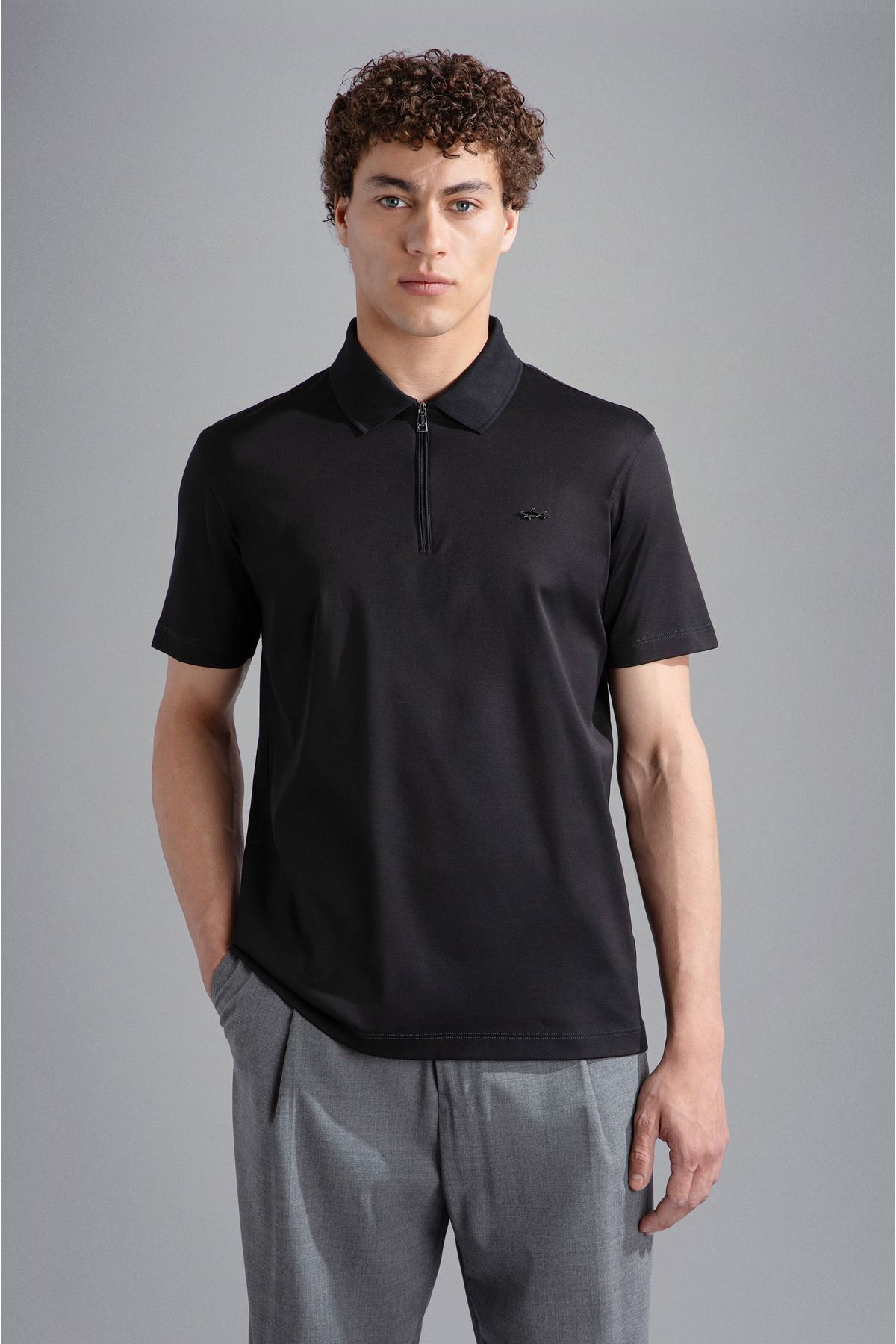 پال اند شارک تی‌شرت یقه گرد مردانه زیپ‌دار مشکی با لوگو، آستین کوتاه، کد ۱۴۳۱۱۷۳۵-۱۱D