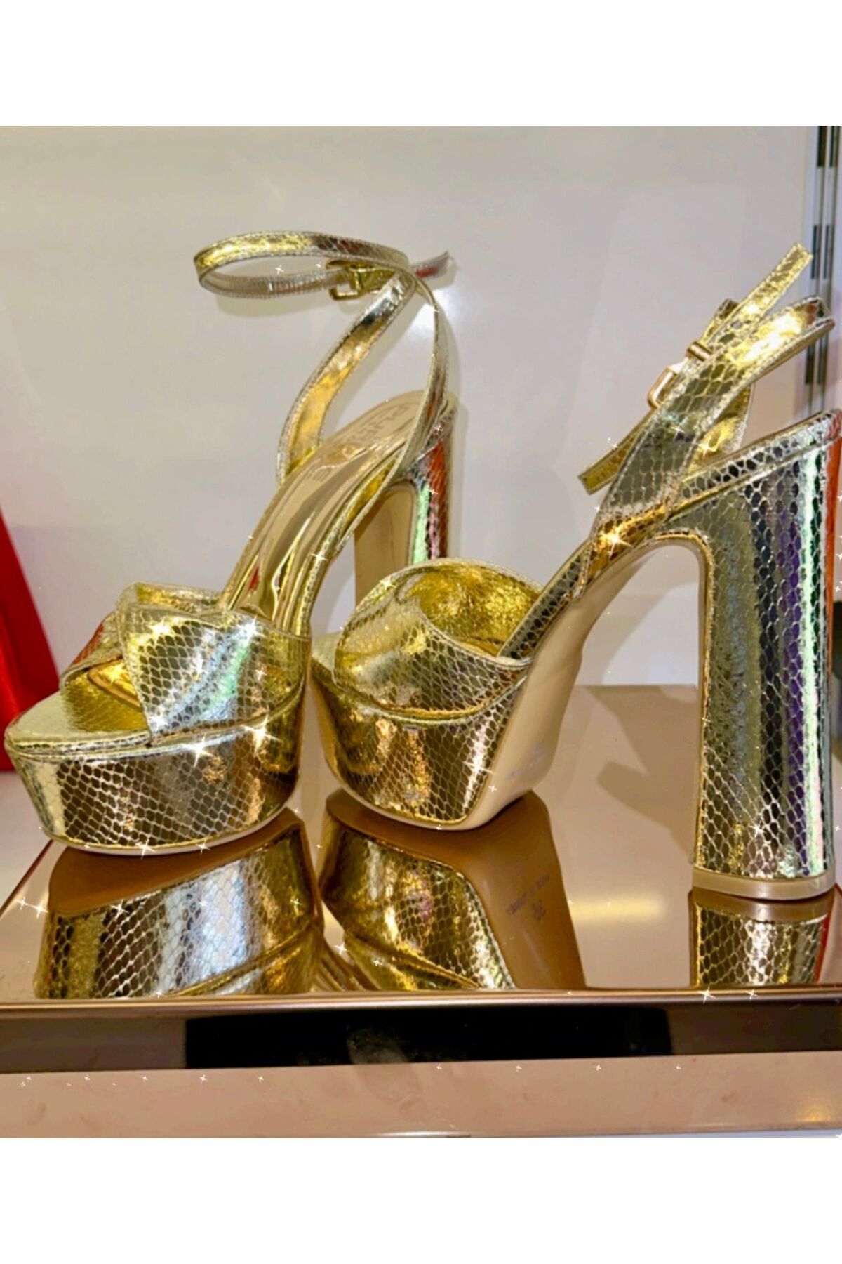 Gold platform topuklu ayakkabı