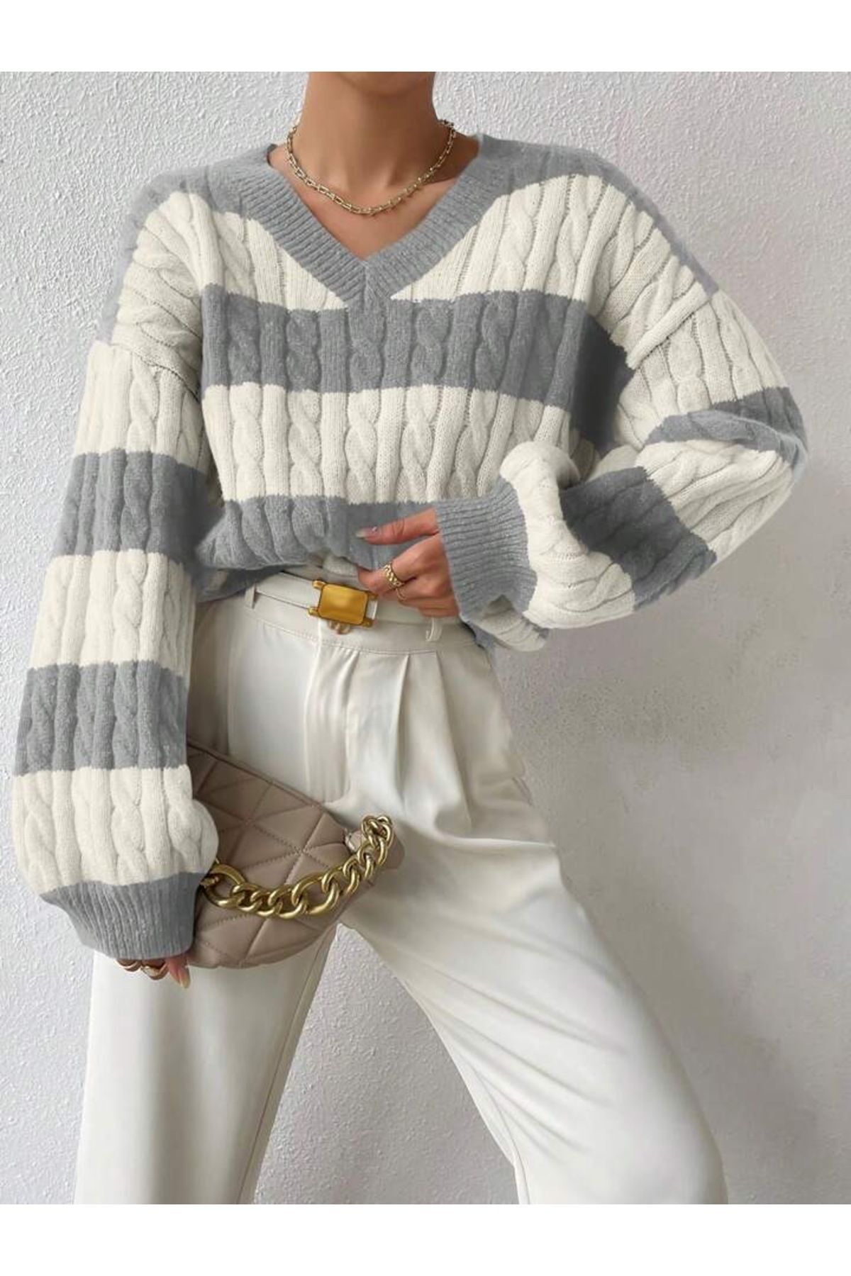 banessa Πλεκτό πουλόβερ με μαλακή υφή σε γκρι λευκό λαιμόκοψη