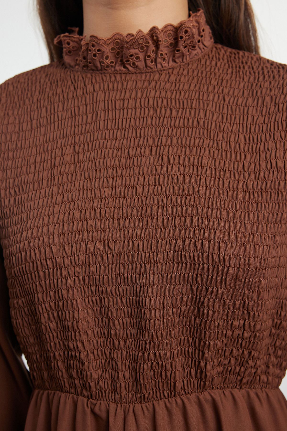 Trendyol Modest-Elastické tmavě hnědé tkané šaty - TCTAW25EB00078 4