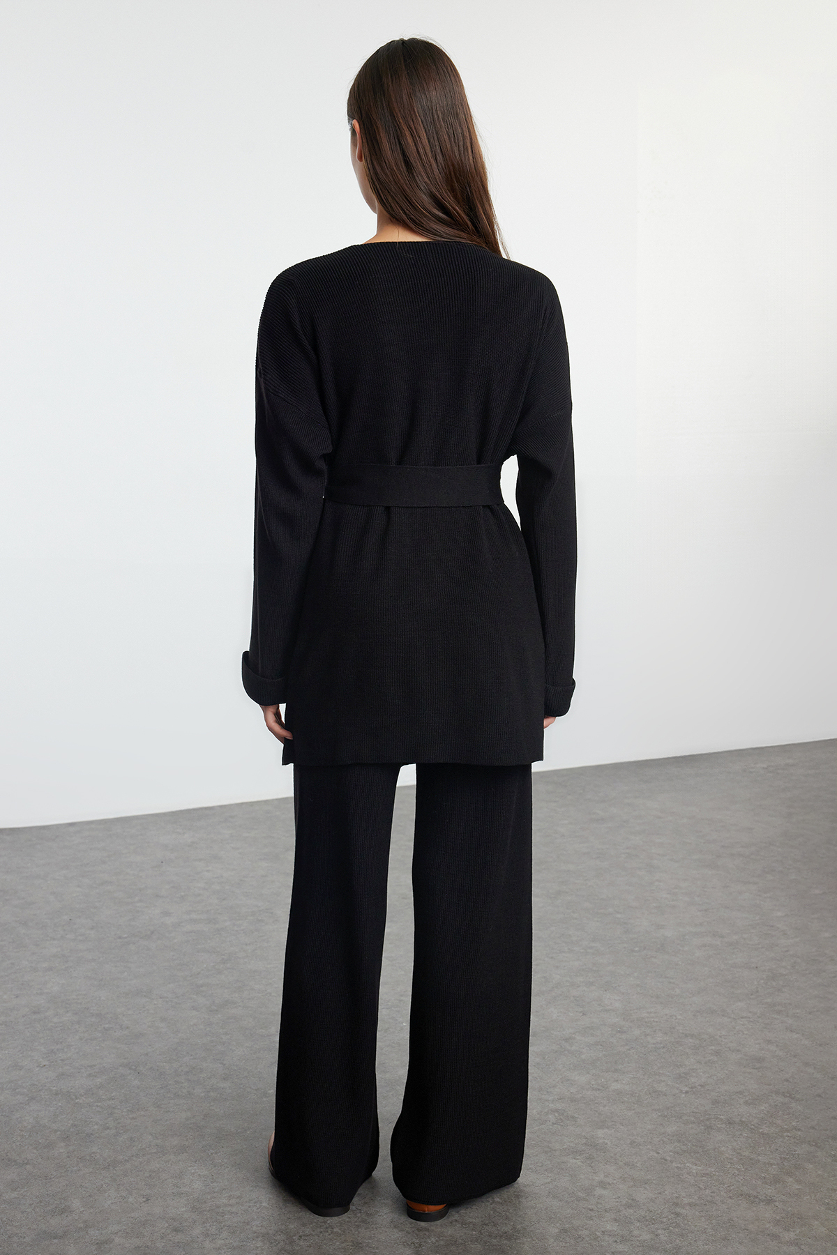 Trendyolmilla  Siyah Midi Boy Kuşaklı Triko Alt-Üst Takım TWOAW25AU00027 - Görsel 5