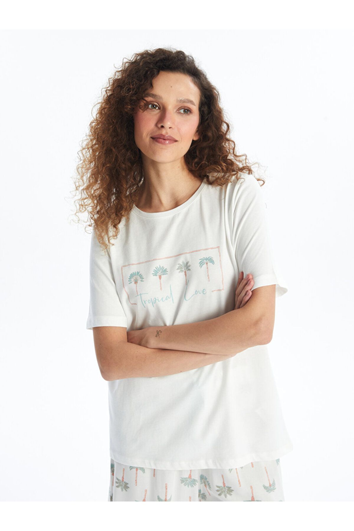 LC Waikiki-Capri-Pyjama-Set für Damen – Rundhalsausschnitt, kurze Ärmel 3