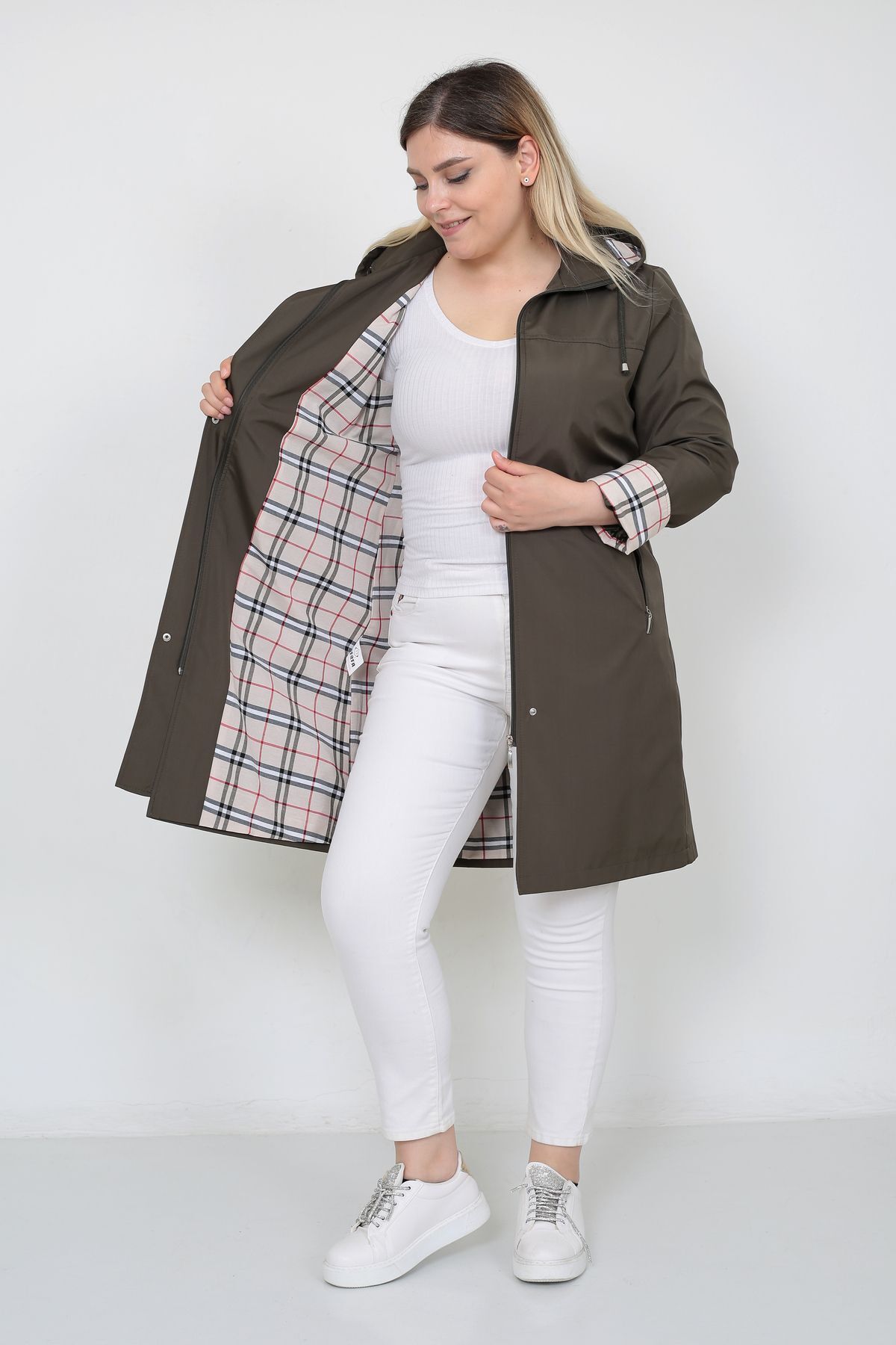 TUTveAL Collection Kadın Suya Dayanıklı Büyük Beden Trençkot Uzun Kapüşonlu Trençkot Bonded Kumaş Içi Ekoseli Trençkot