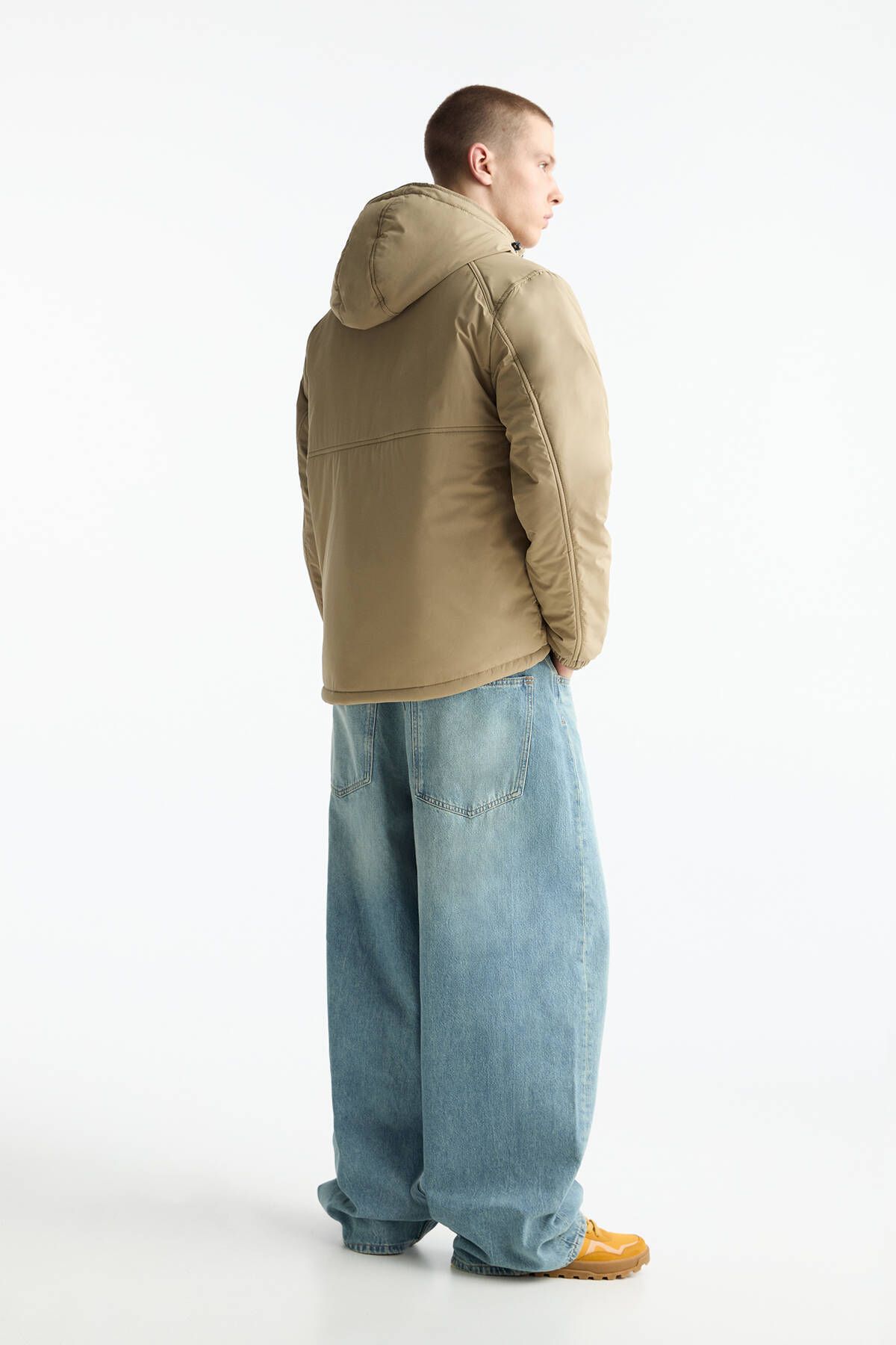 کاپشن کلاه‌دار با جیب کانگورویی از برند پل اند بیر  Pull & Bear