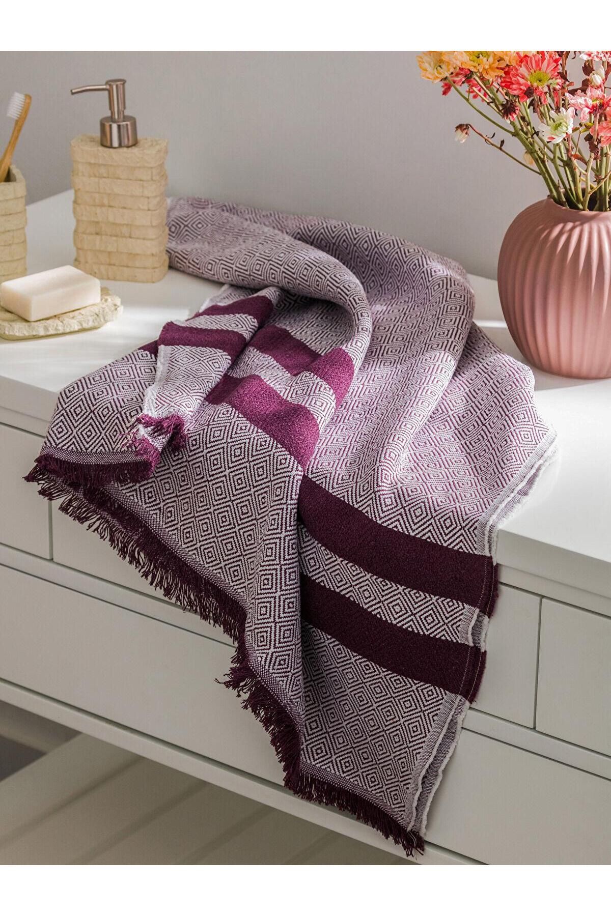 ال سی وایکیکی حوله طرح‌دار راه‌راه چاپ‌شده زرشکی LCW ECO