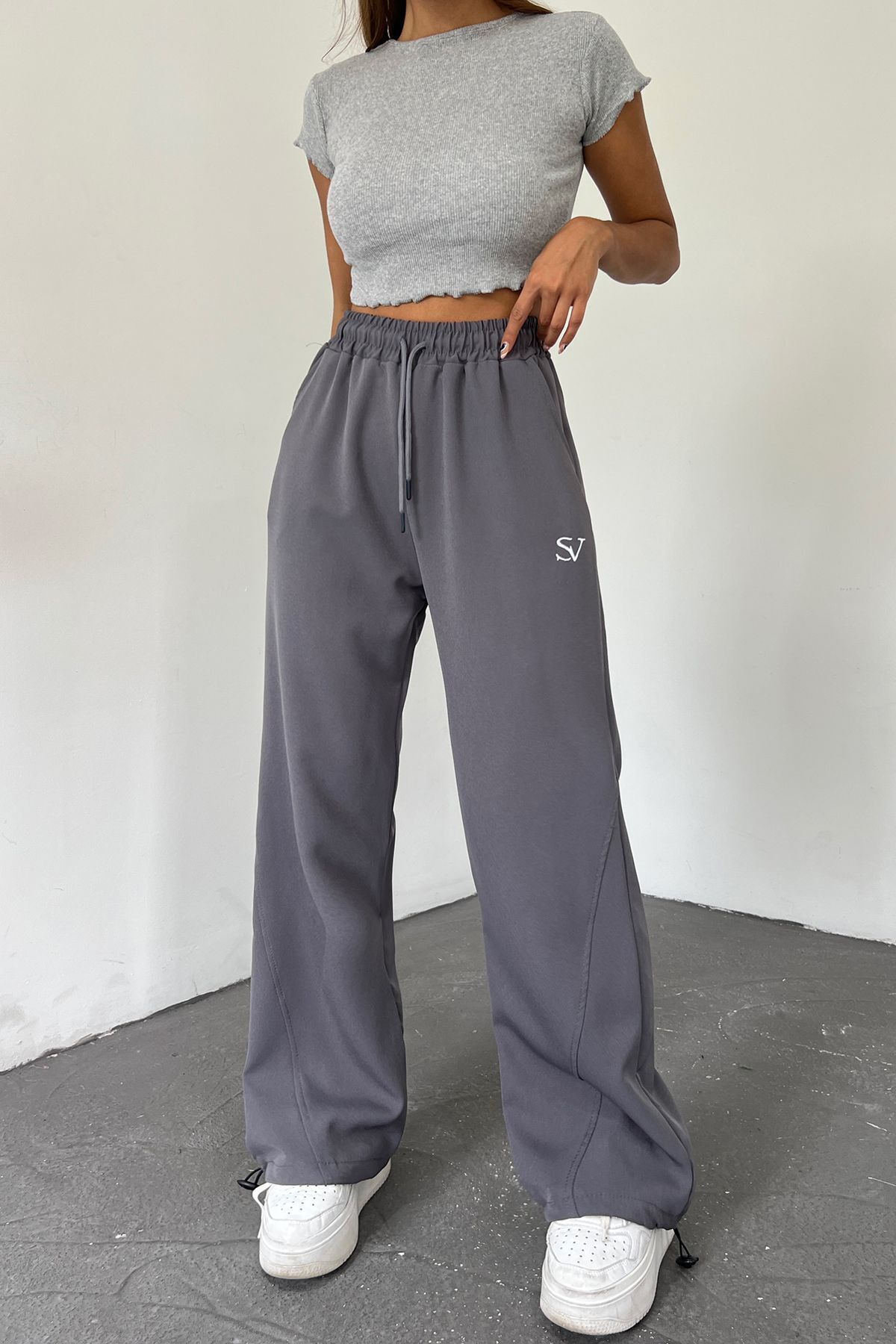 Sun Victoria  Kadın Gri Nakışlı Ayarlanabilir Oversize Bol Paça Pantolon/Eşofman Altı - Görsel 4