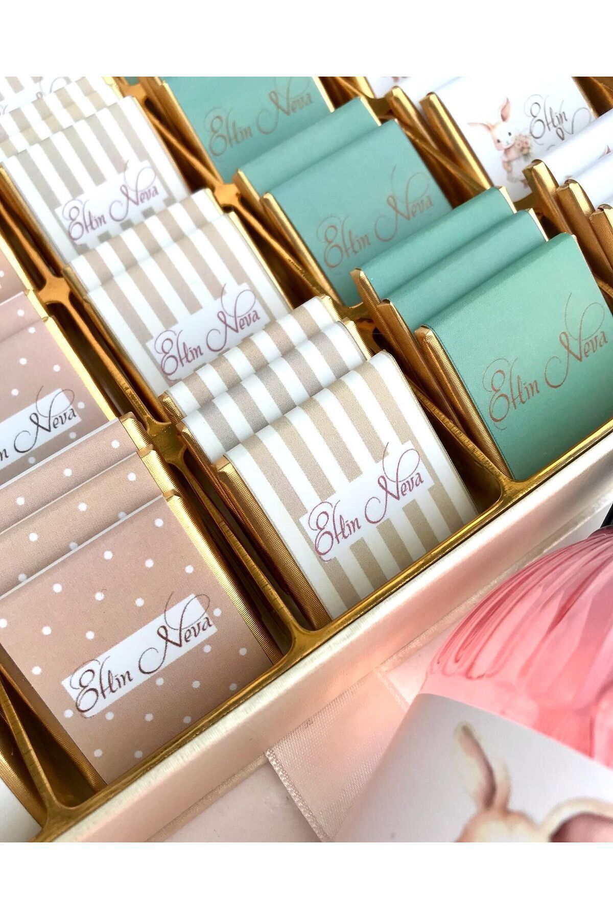 Minemiss Tasarım Kutulu İsme Özel Tasarımlı Kız-Erkek Bebek Çikolatası 60 Adet Dogum-Yaş Günü-Hediyelik Çikolata fotoğrafı 3 (önizleme)