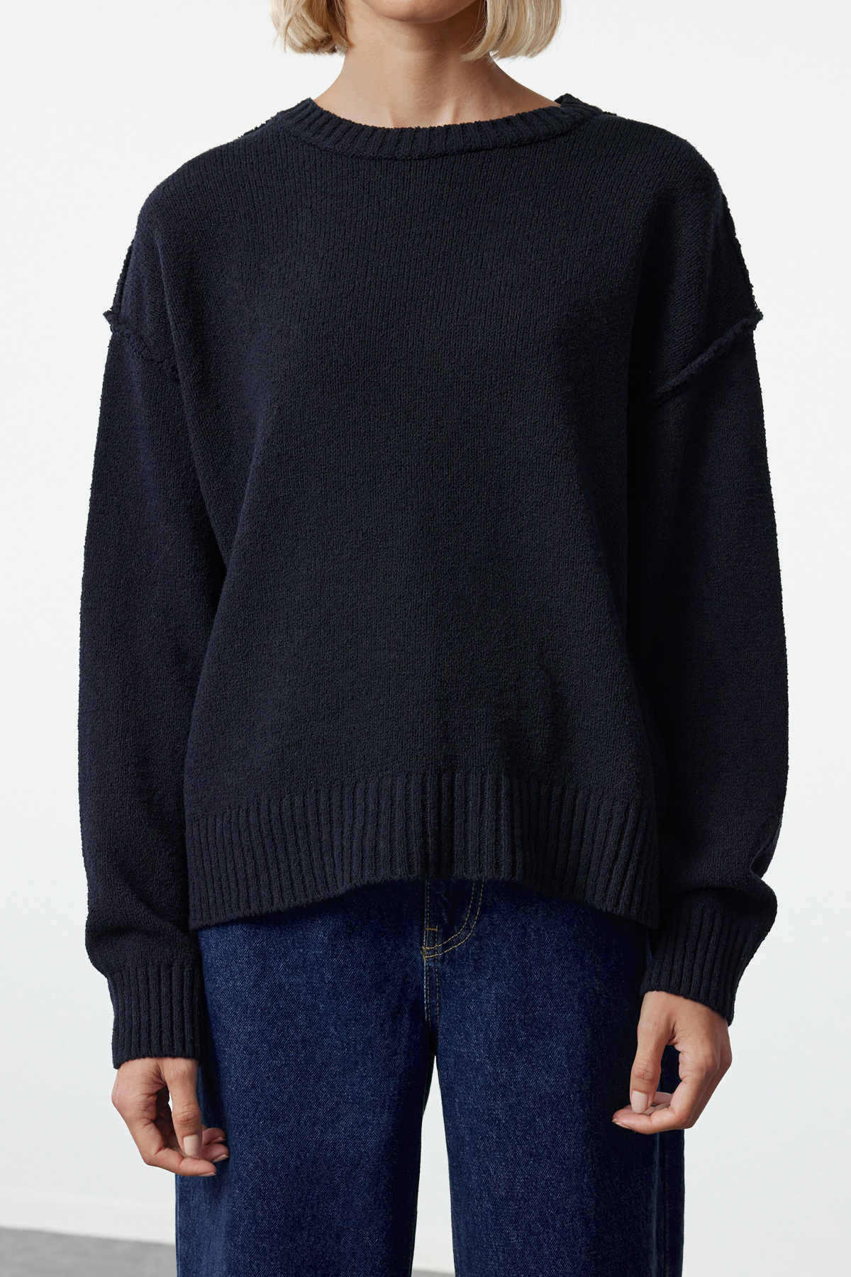 Trendyol Collection Granatowy - szeroki krój Bardziej zrównoważony sweter z dzianiny Twoaw25Kz00307