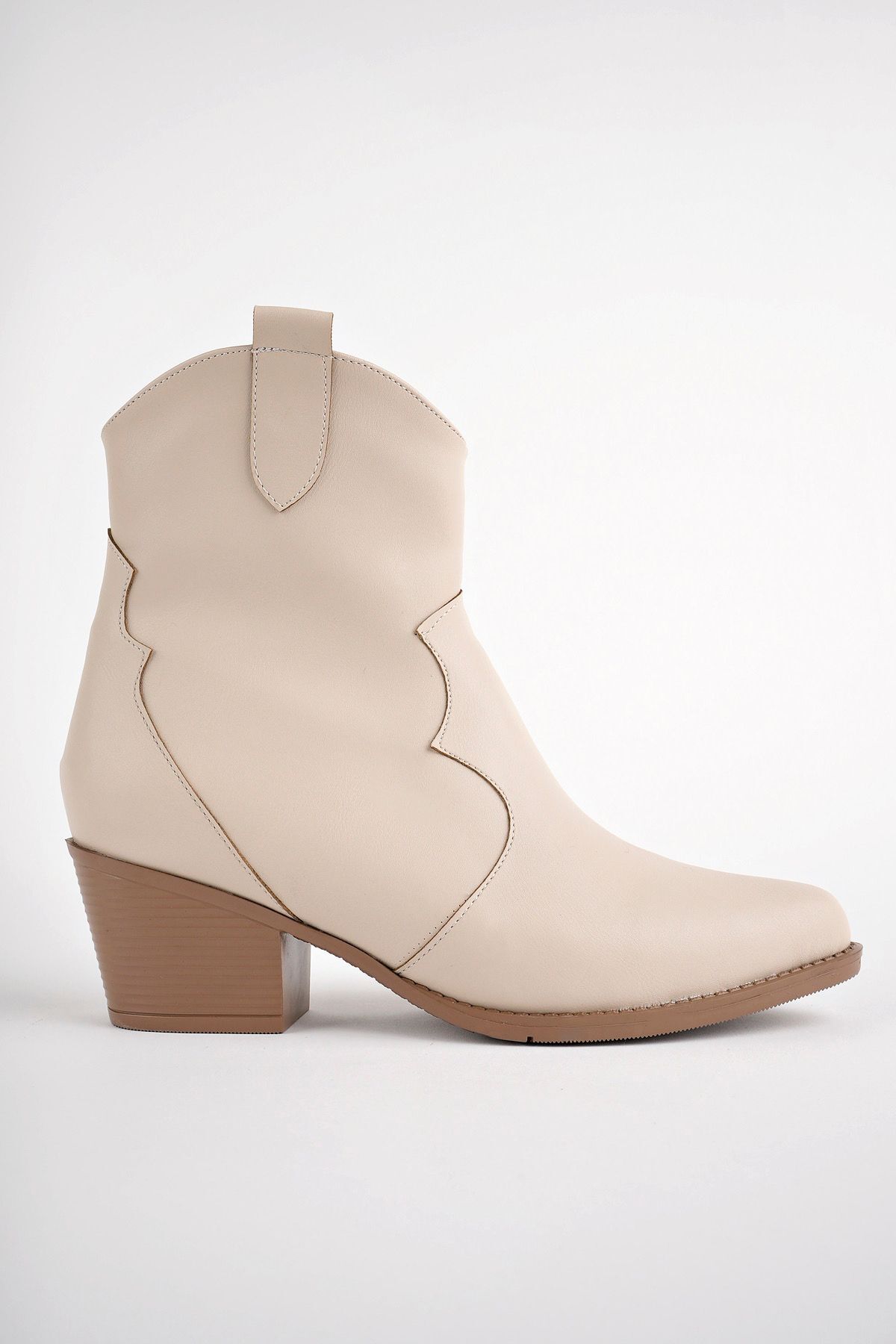 بوت نسائي من الجلد باللون البيج - كعب قصير