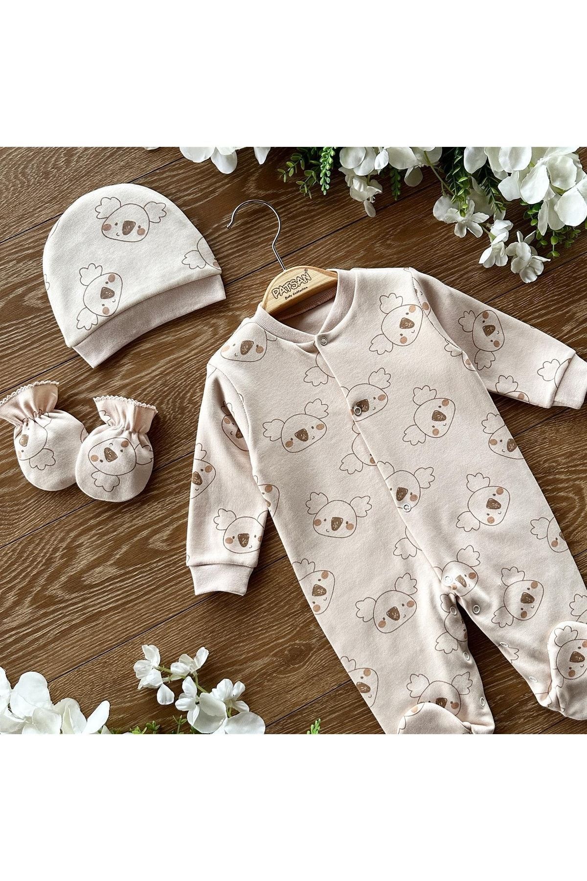 PATSAN Organik 3'lü Yenidoğan Hastane Çıkışı Set Eldivenli Ve Şapkalı Patikli Tulum Takımı Koala Bej fotoğrafı 2 (önizleme)