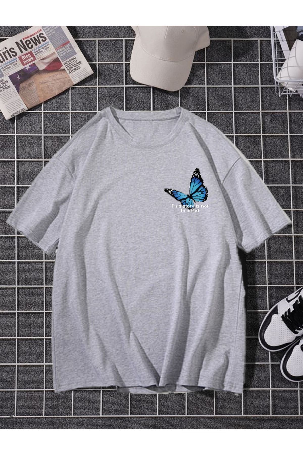 Kadın Gri Oversize Kelebek Ön Baskılı T-shirt