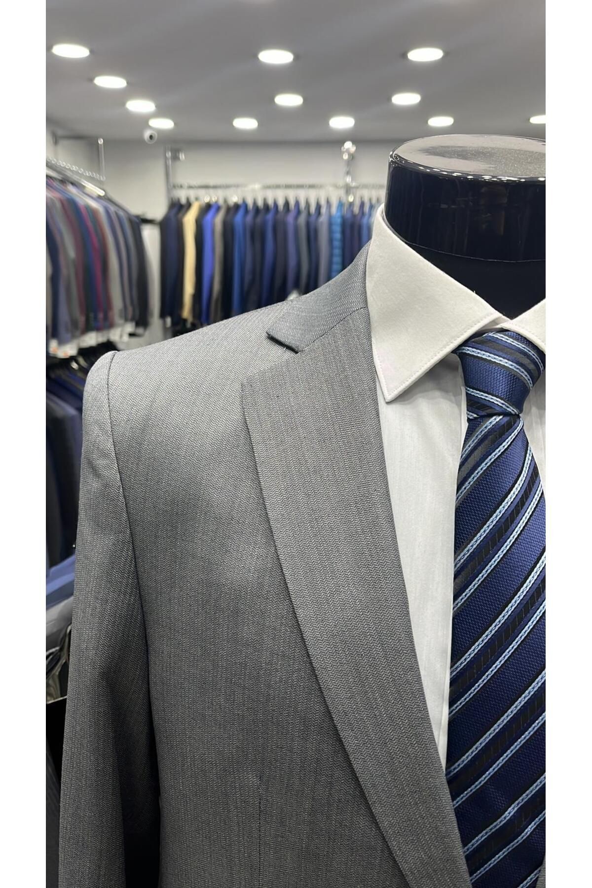 SUIT