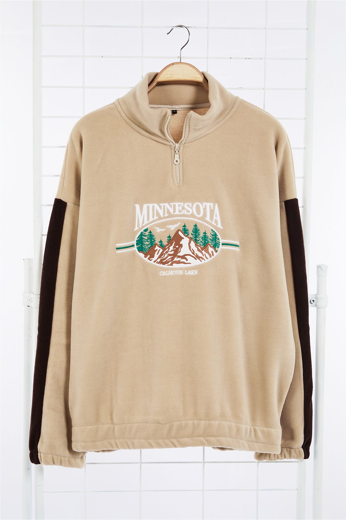 Trendyol Collection-Unisex-Oversize-Fleece-Sweatshirt – Stehkragen, City-Stickerei, Anti-Pilling TMNAW24SW00034 7