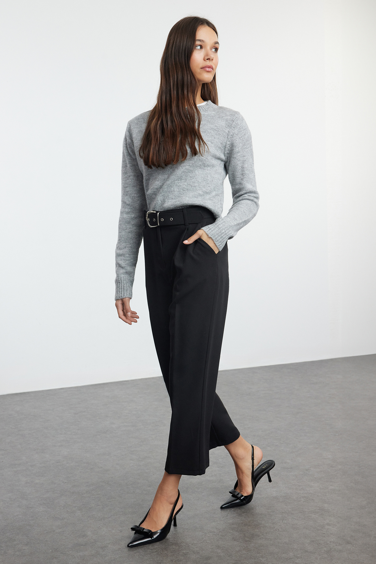 Trendyolmilla  Siyah Kemerli Bilek Boy Dokuma Kumaş Pantolon TWOAW25PL00043 - Görsel 3