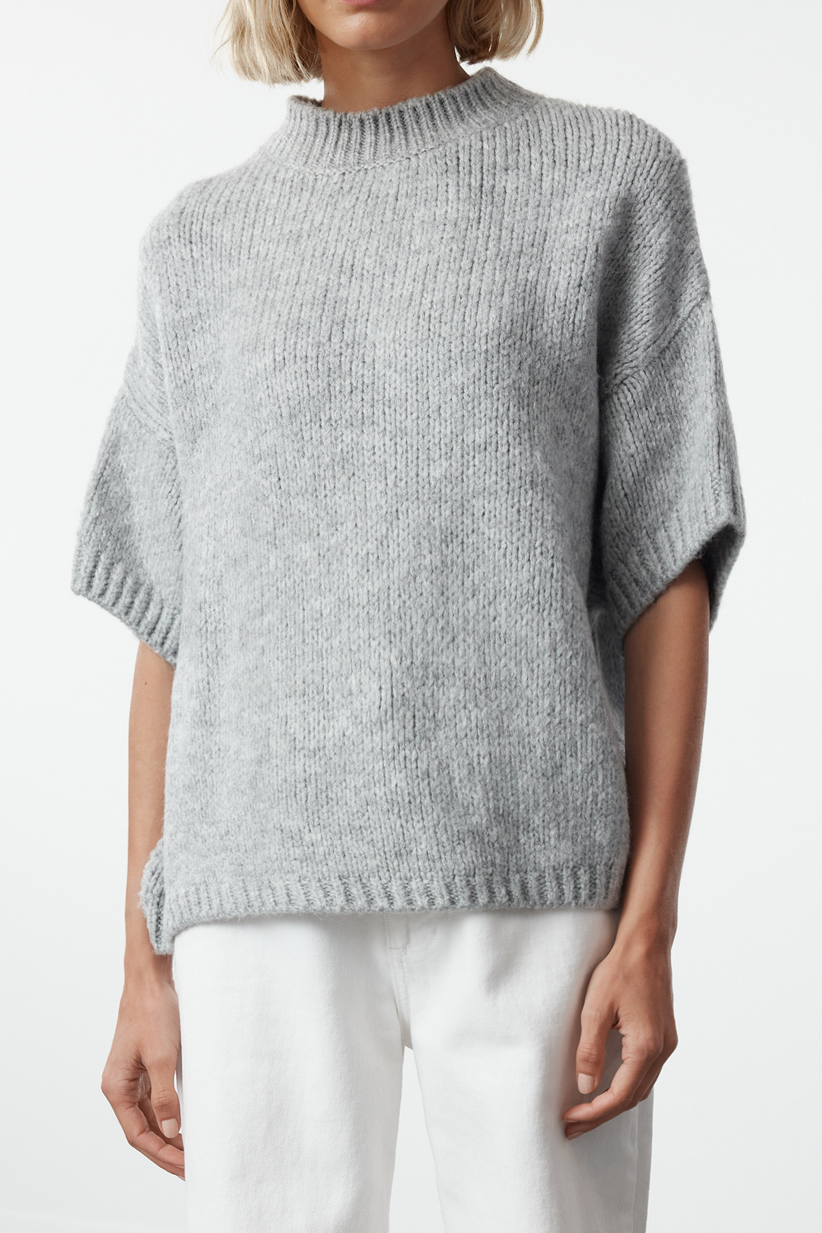 Trendyol Collection Пуловер от сив трикотаж с мека текстура - широка кройка TWOAW25KZ00021