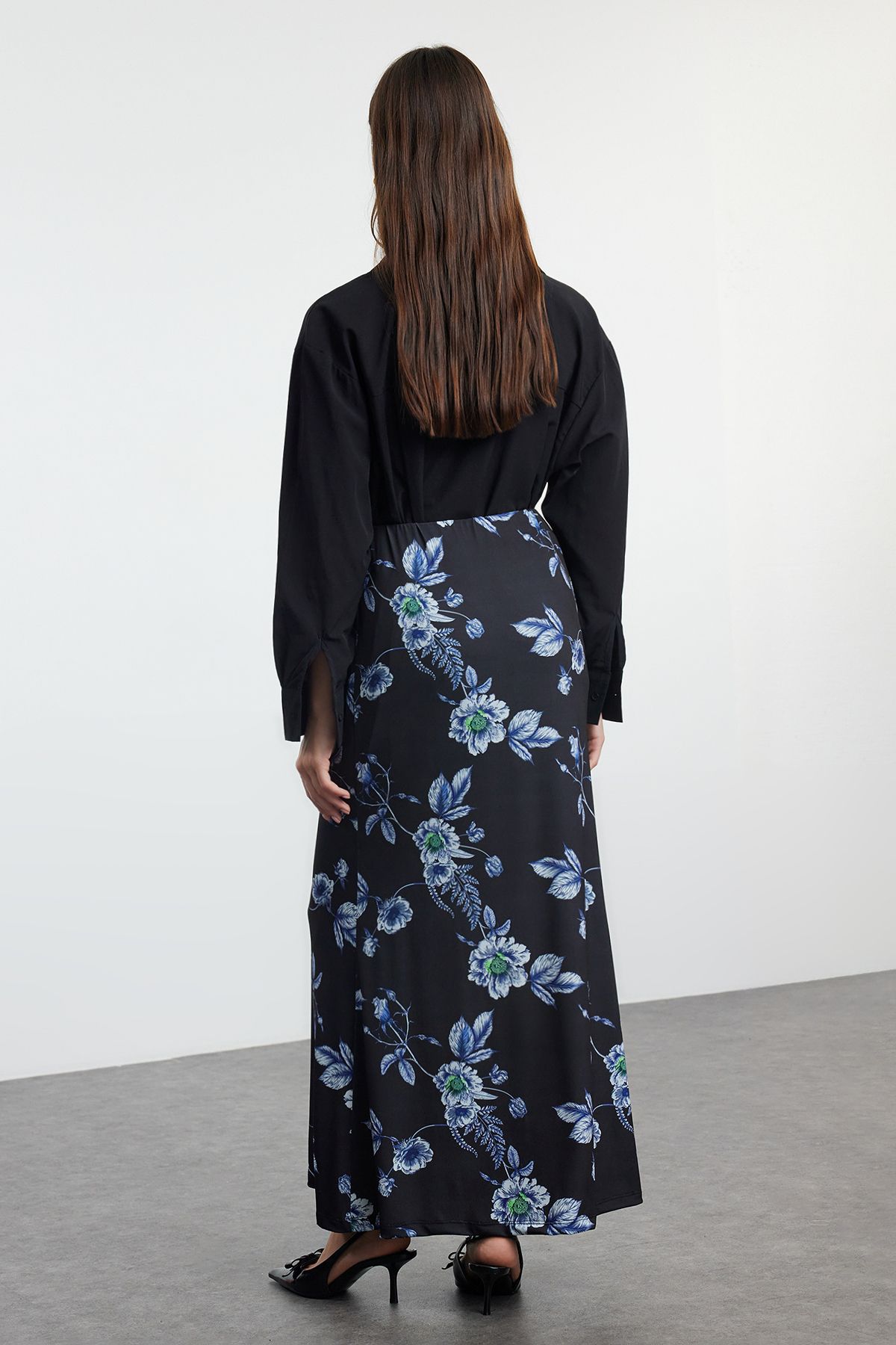 Trendyol Collection-Flexibler Maxirock in A-Linie mit Blumenmuster in Schwarz - TWOAW25ET00017 5