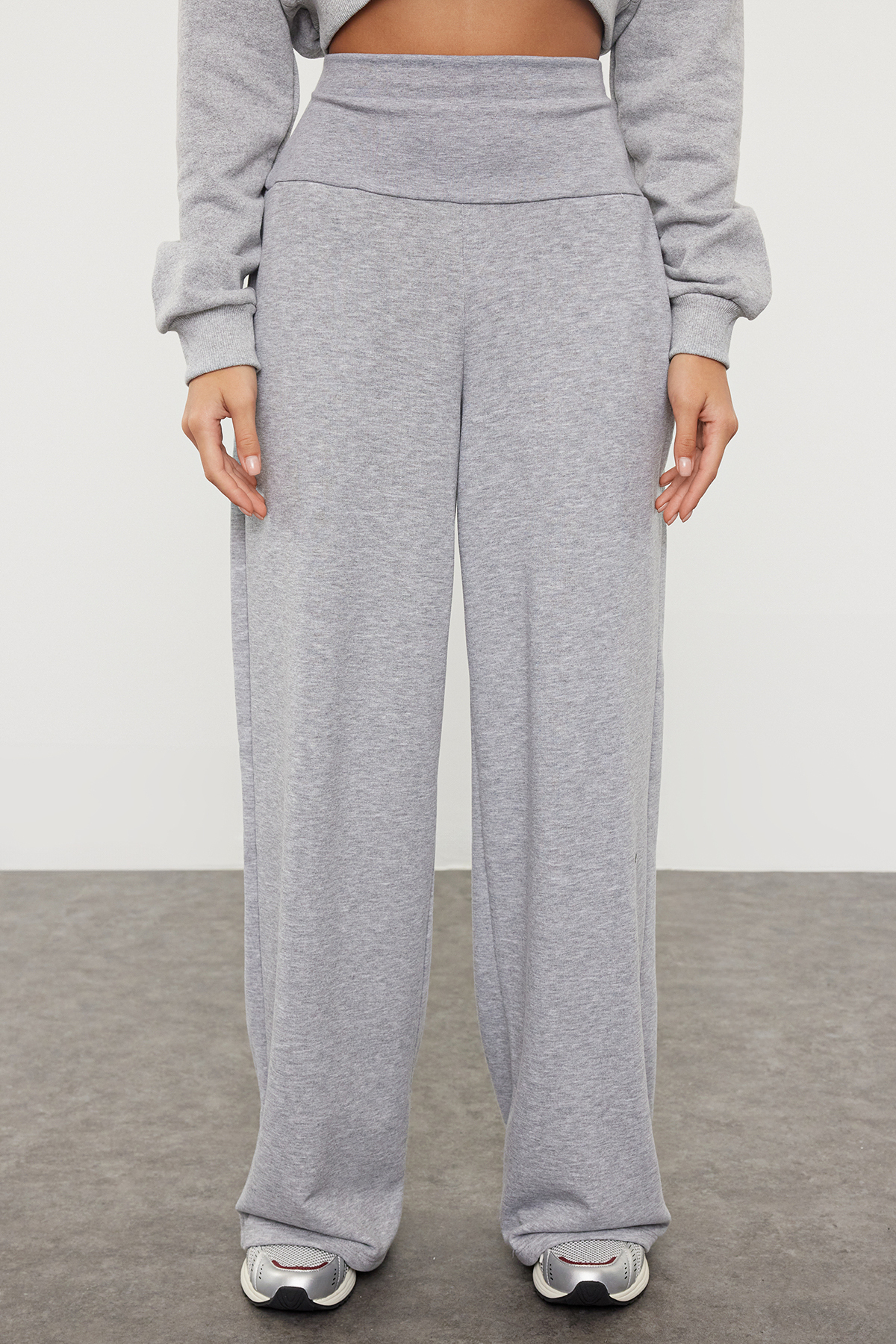  TRENDYOLM?LLA Gri Ince Ekstra Yüksek Bel Wide Leg/Geni? Kesim Pantolon