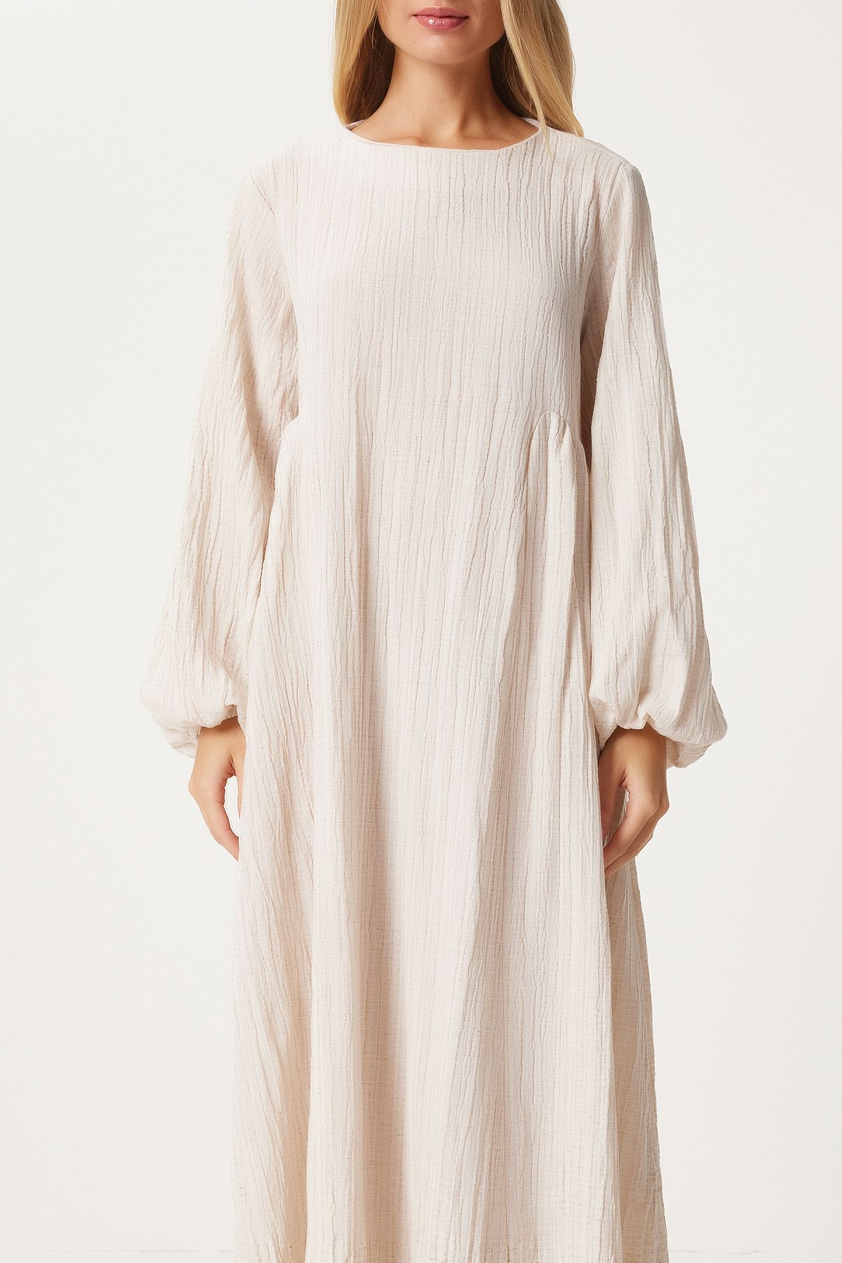 Happiness İstanbul-Cremefarbenes Musselin-Kleid mit Ballonärmeln – bequeme Passform DM00141 5