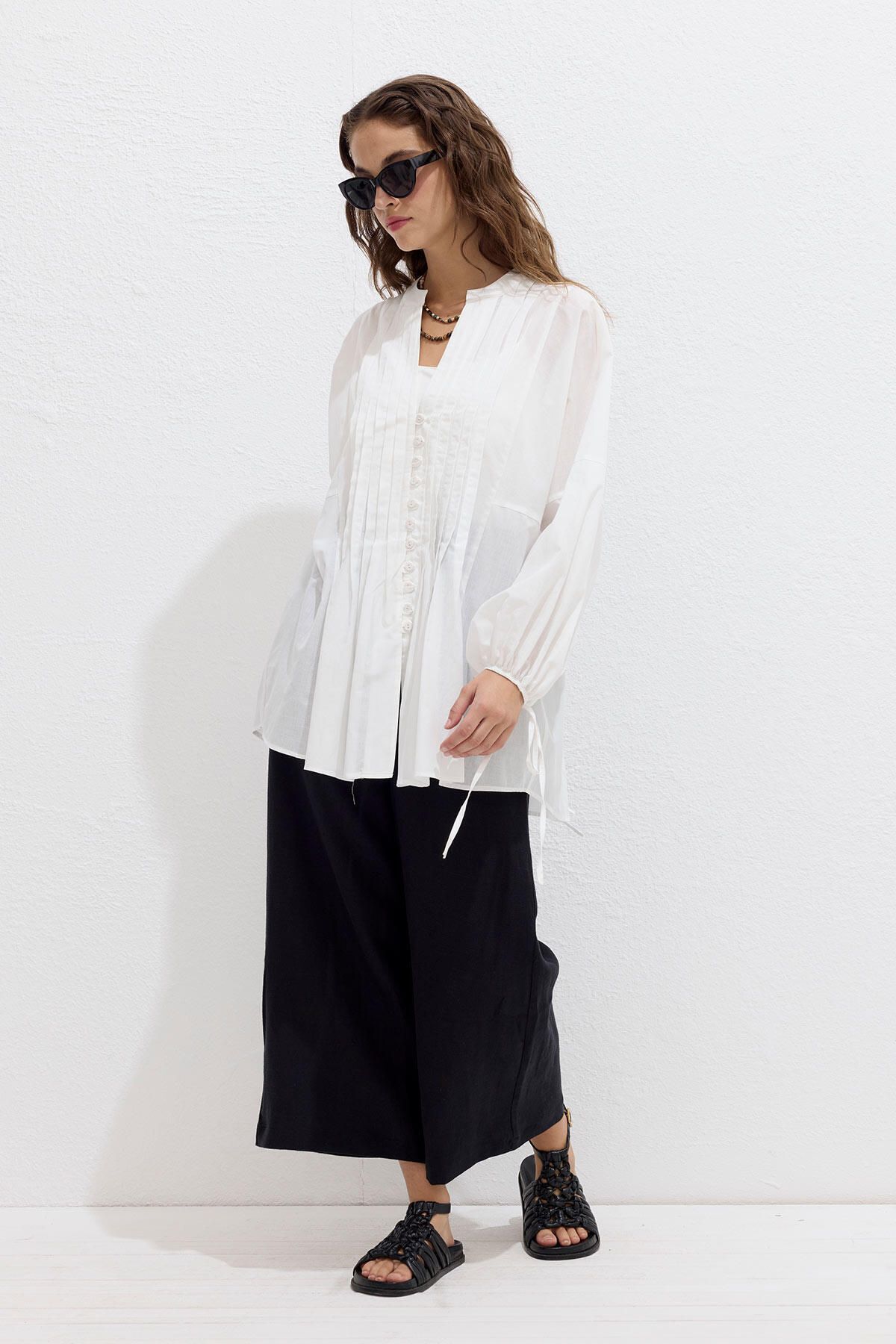 Manuka-Ecru-Voile-Tunika – geripptes Detail 4