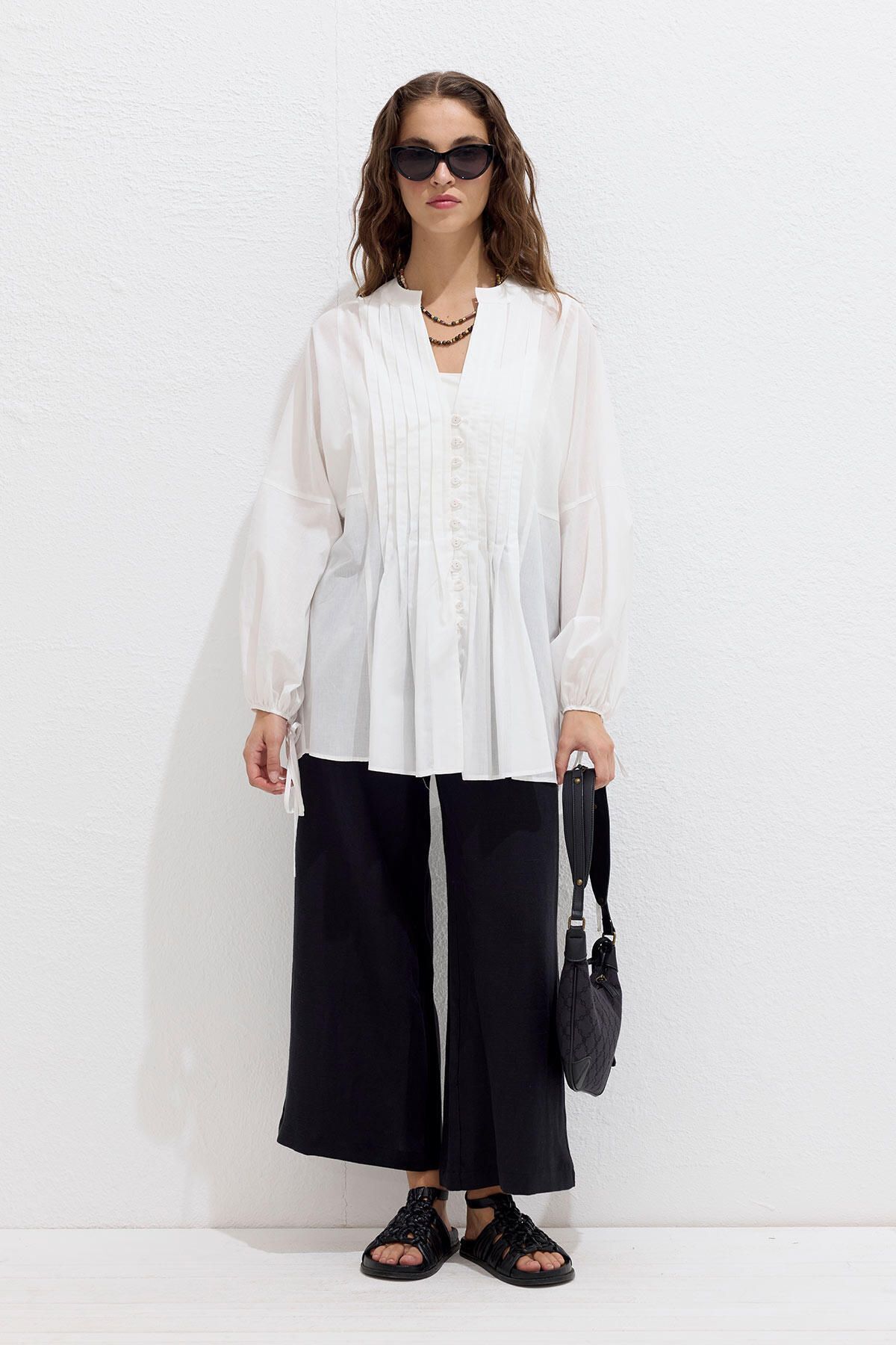 Manuka-Ecru-Voile-Tunika – geripptes Detail 2