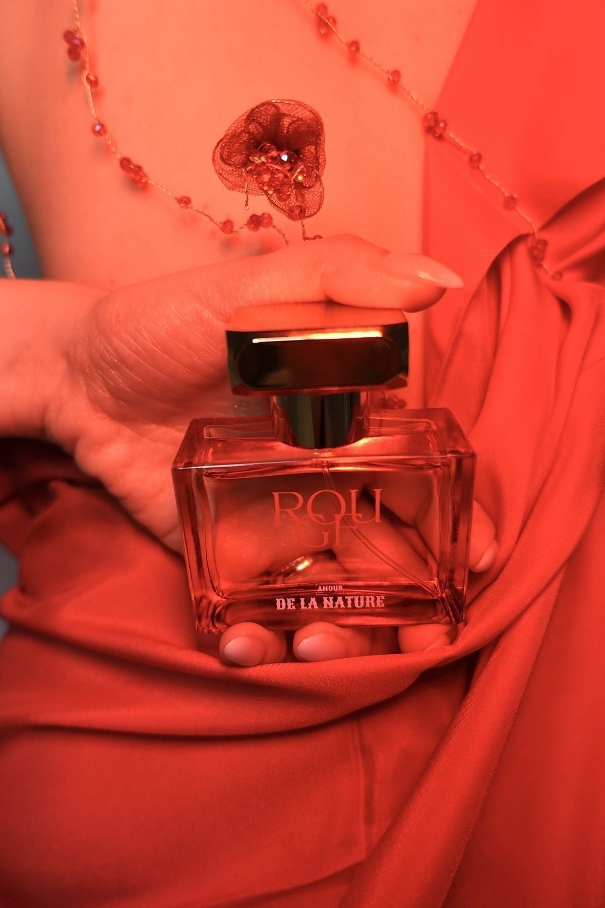 عطر زنانه Rouge – رایحه‌ای اغواکننده با ترکیب وانیل و یاس AMOUR DE LA NATURE