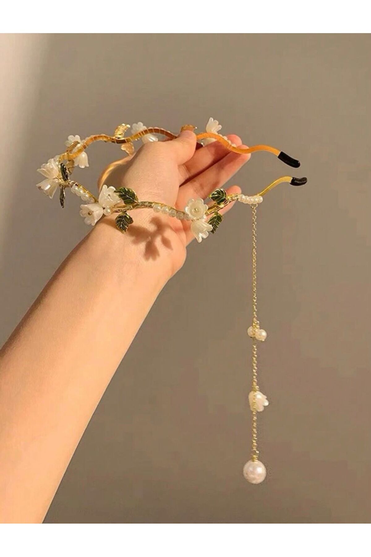 Sheinside-Hanging Pearl Floral Print Hair Crown 2