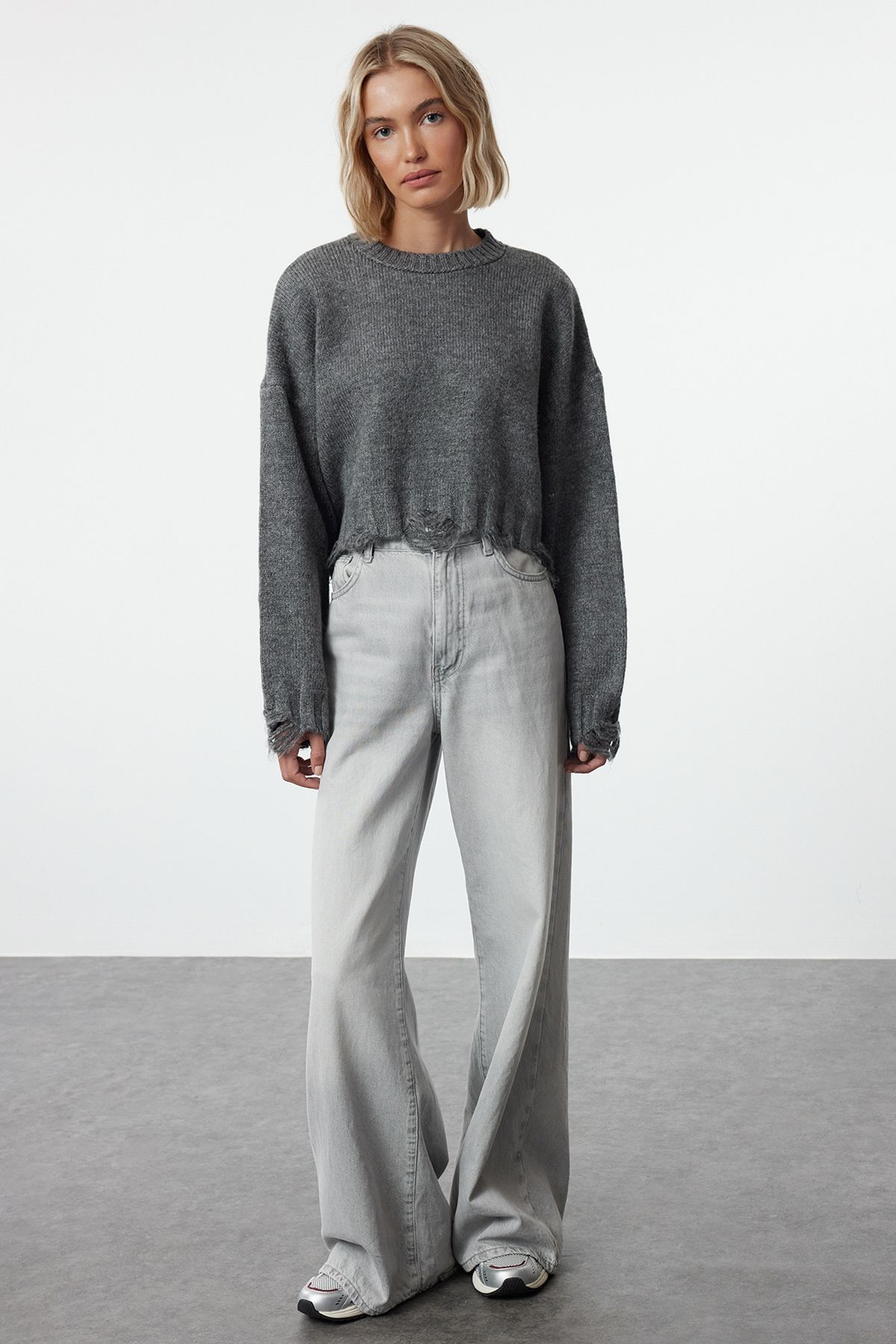 Kolekcia Trendyol-Sveter z jemného antracitového úpletu - Super Wide Fit, Crop Cut TWOAW24KZ00319 6