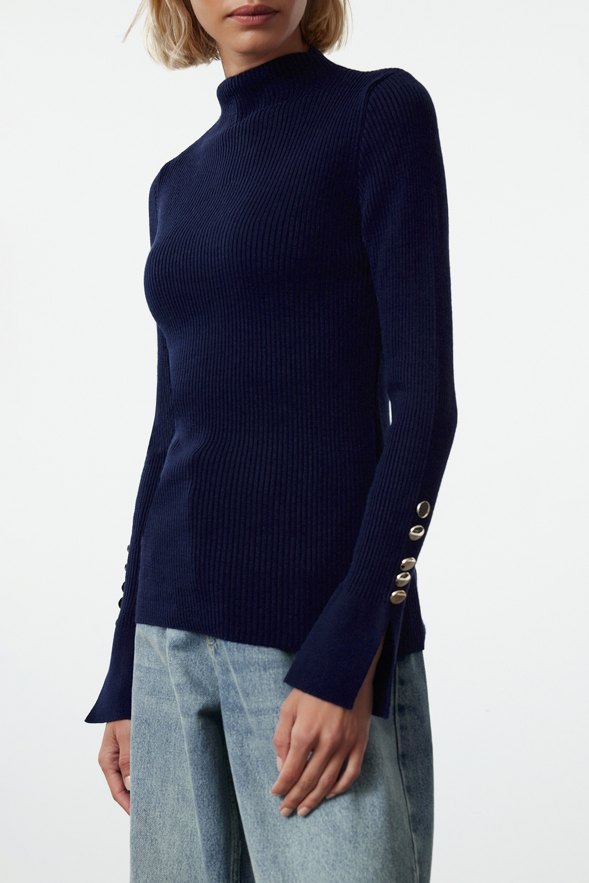 Trendyol Collection Marineblauer Strickpullover mit Knopfleiste am Ärmelsaum TWOAW24KZ00309