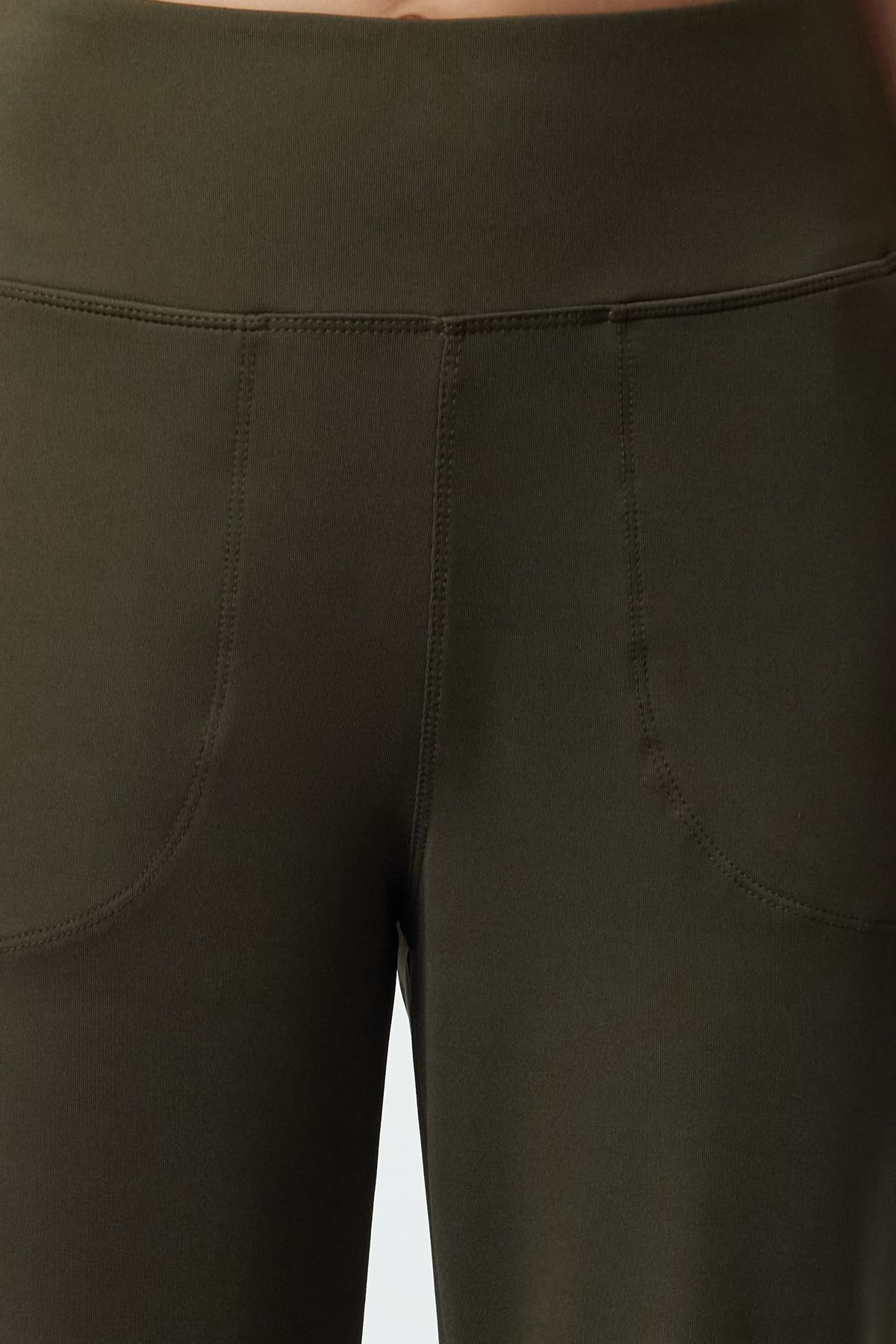 Trendyol Collection-Bequem geschnittene dunkelkhakifarbene Sport-Jogginghose - THMSS24EA00001 3