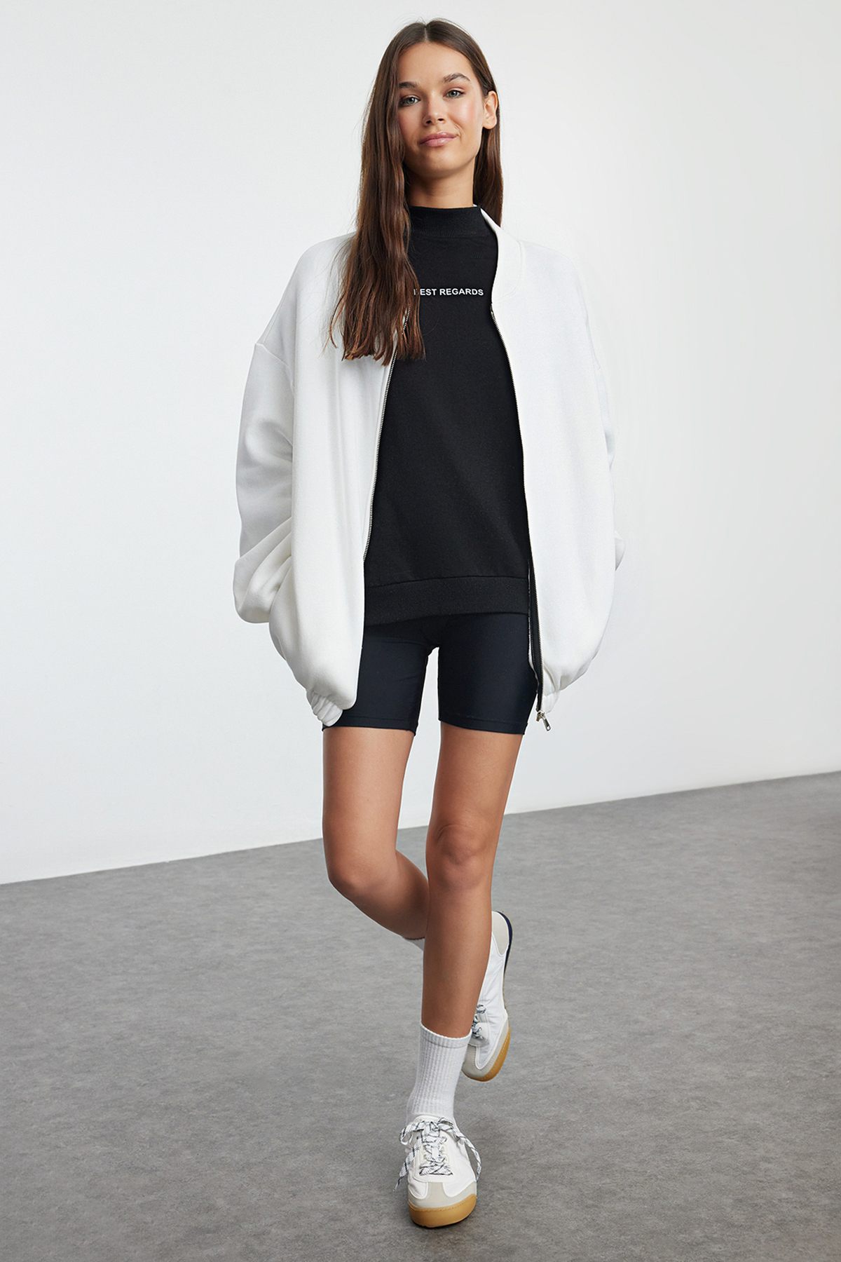 Trendyol Collection Vastag polár belső Ecru kötött pulóver - cipzáras, széles szabású TWOAW25SW00122