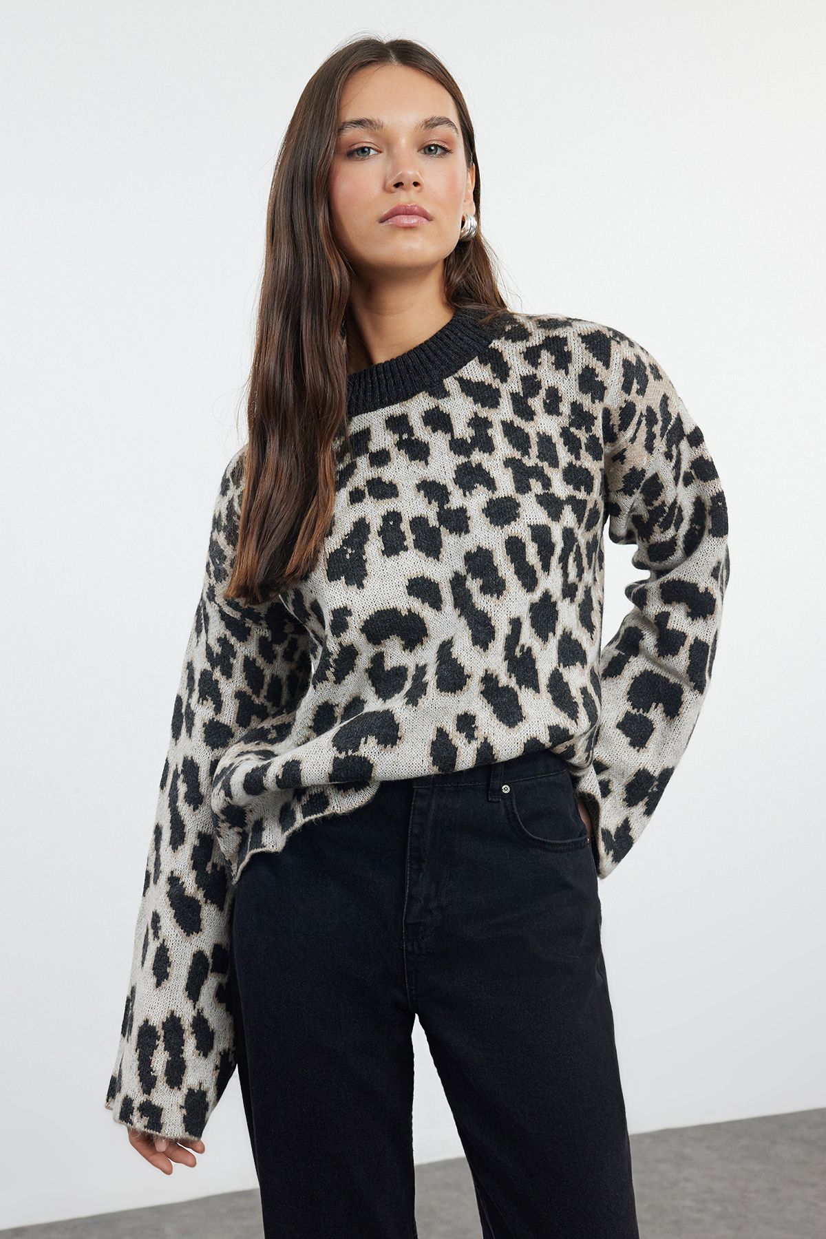 Trendyol Collection Sweter Z Dzianiny W Panterkę W Kolorze Antracytowym - Miękka Faktura Twoaw25kz00226 Kobieta - M