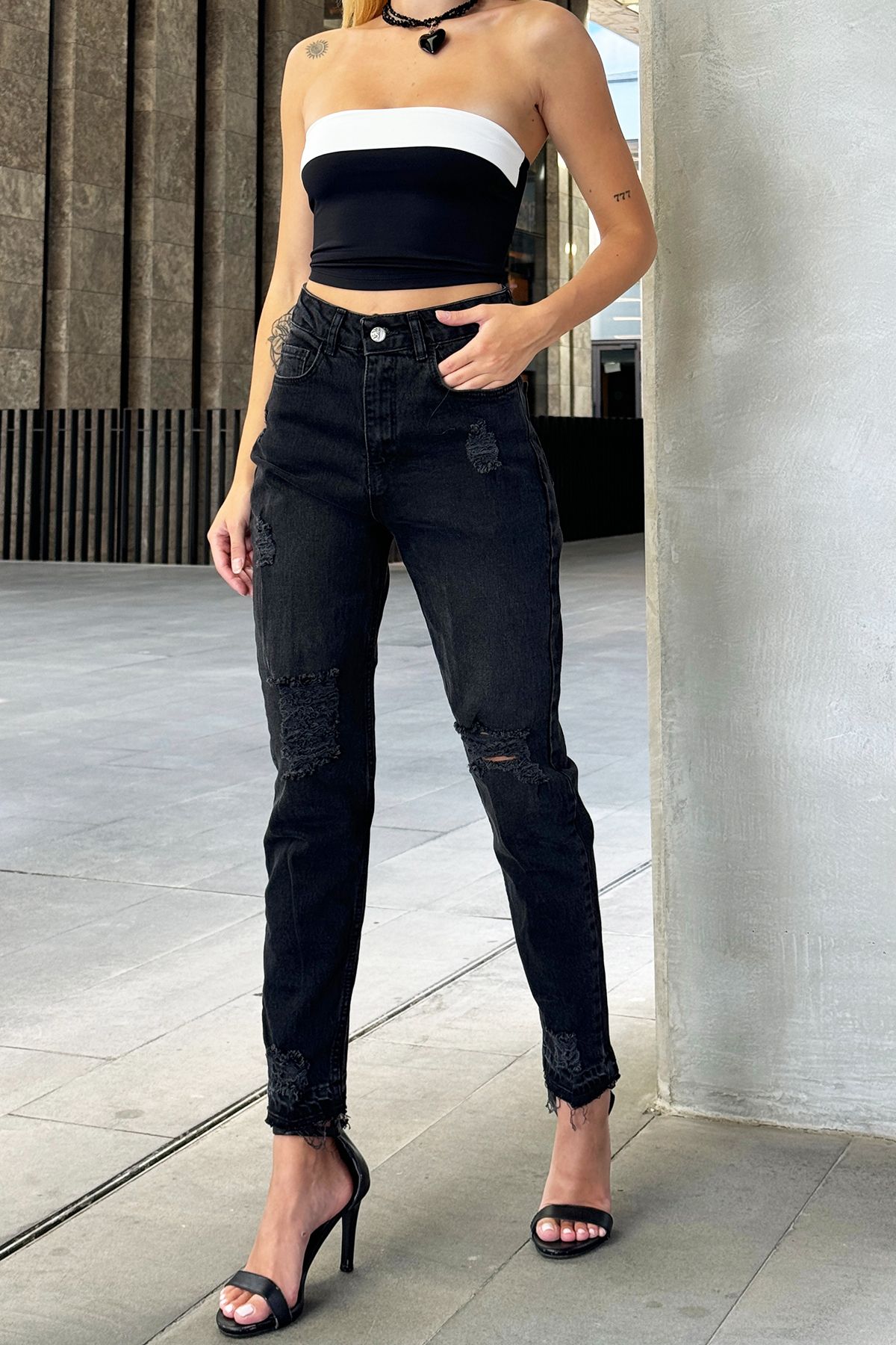 Trend Alaçatı Stili-Jeansy damskie rurki z wysokim stanem i rozdarciami - czarne ALC-X12555 2