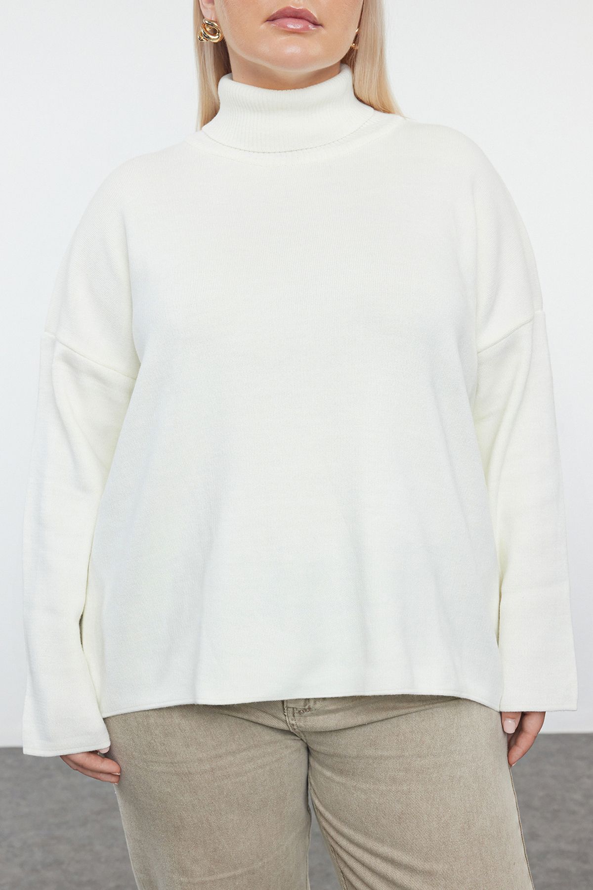 Trendyol Curve-Rollkragenpullover in Ecru, weite Passform TBBAW25AN00019 3