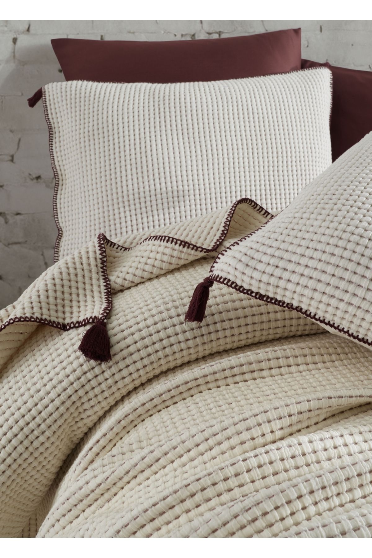 Dantela-Set de pat cu smocuri Burgundy Drina 2