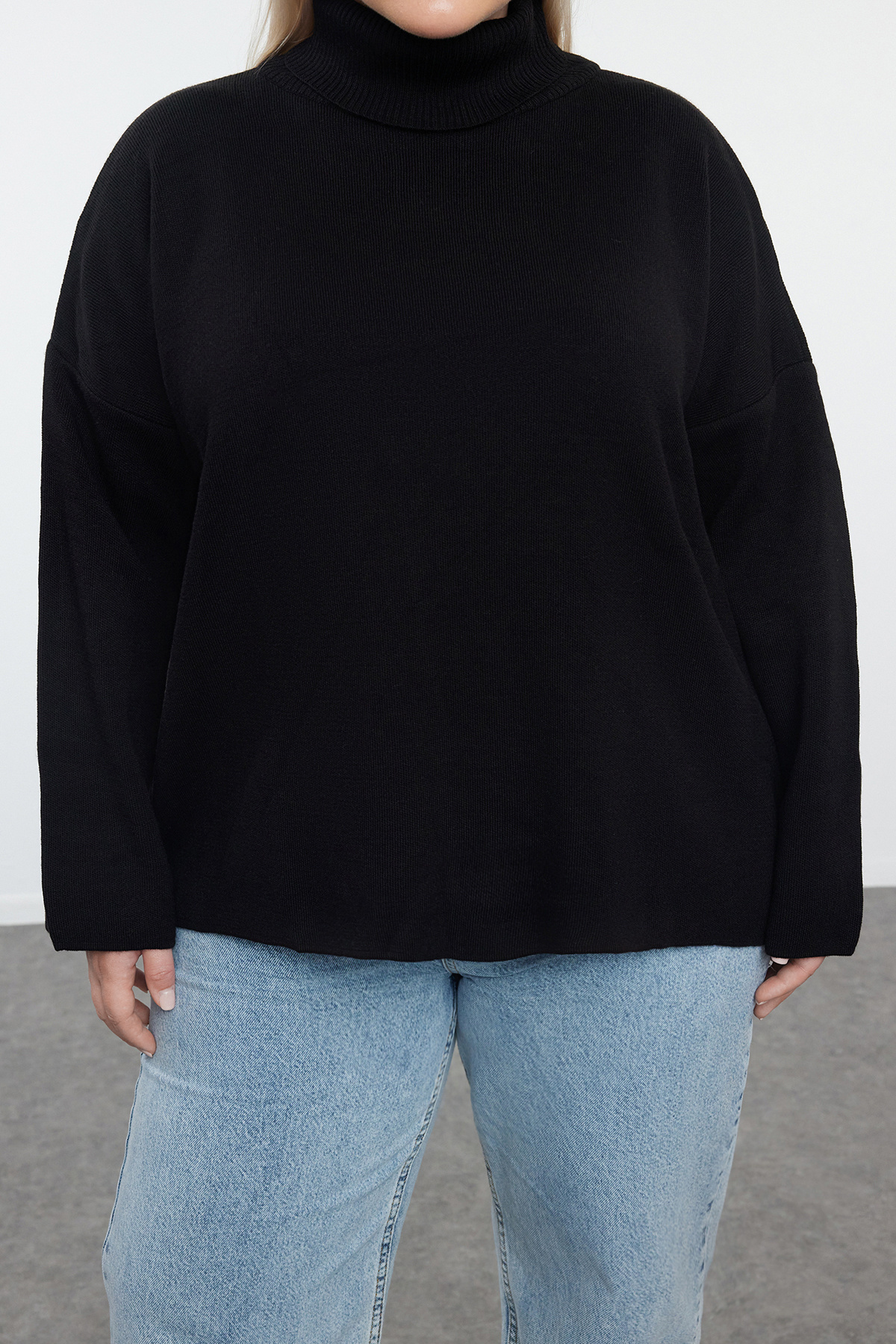 Trendyol Curve-Schwarzer Rollkragen-Strickpullover - Weite Passform TBBAW25AN00019 3