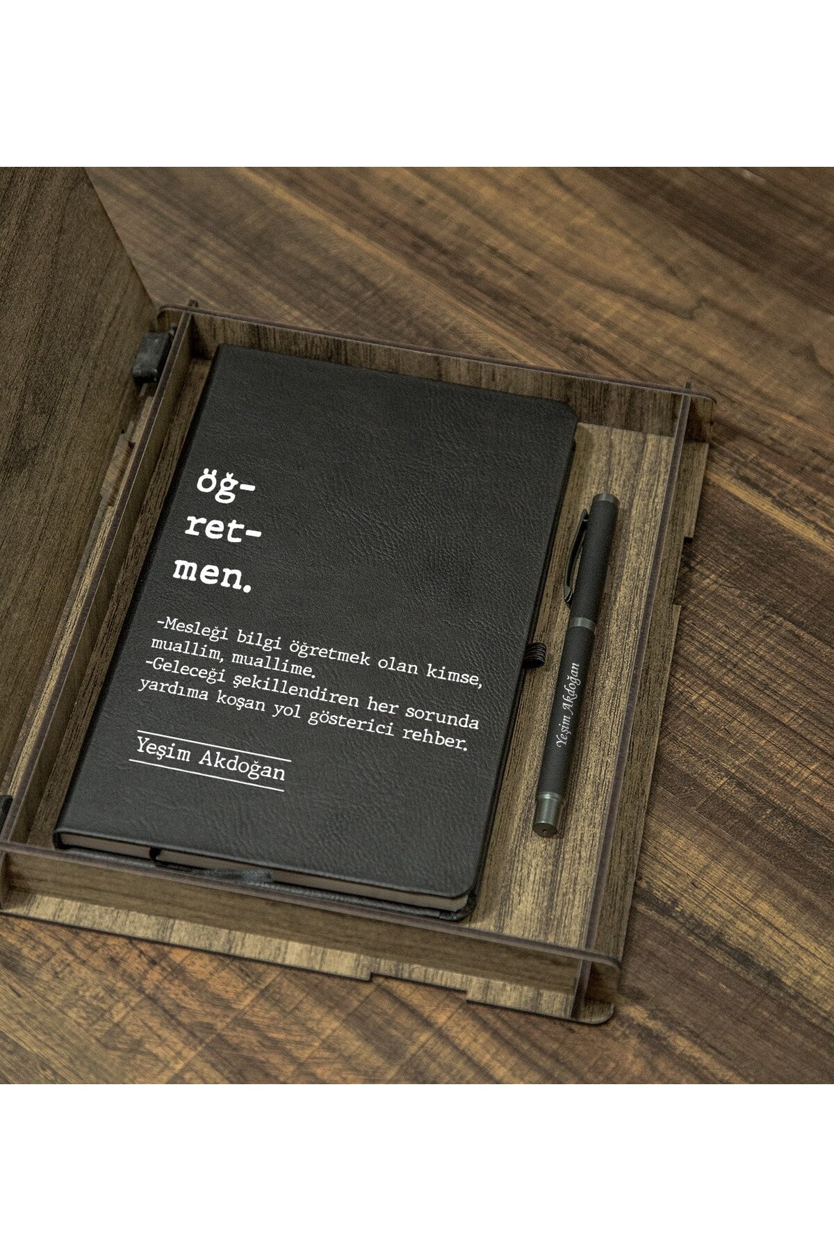 Yaprak Hediyelik Kişiye Özel Öğretmen Tasarımlı Ahşap Kutulu Ajanda Kalem Seti