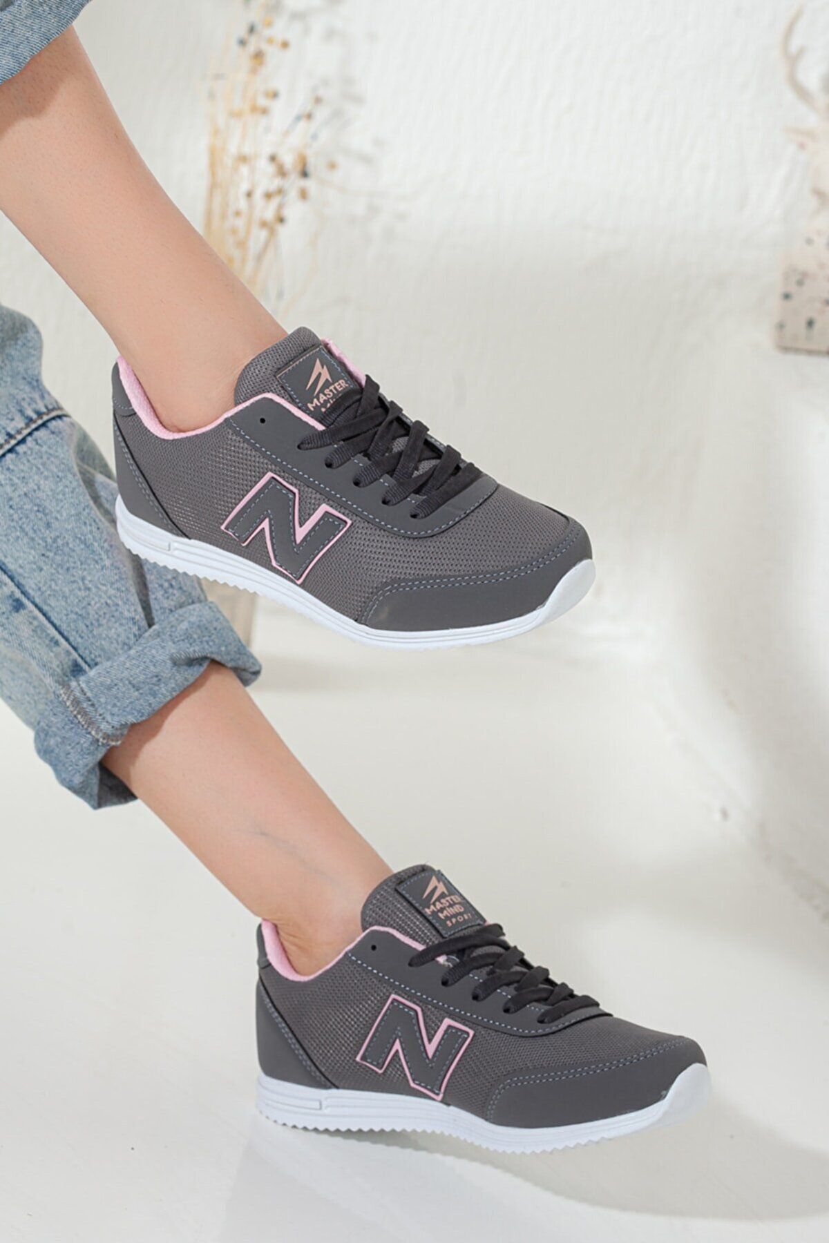des chaussures de sport sneaker avec des lacets de femme casual confortables