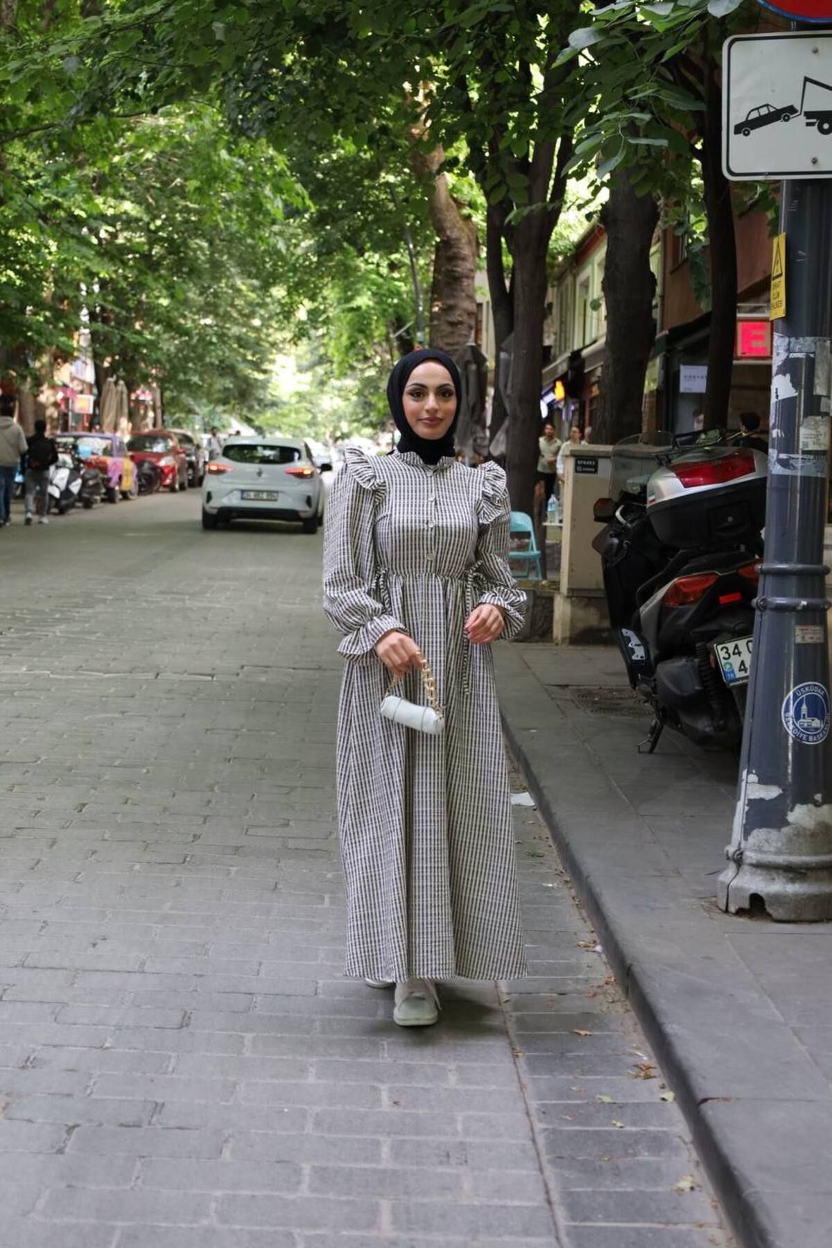 OMUZU FIRFIRLI ÇİZGİLİ GOFRE ELBİSE