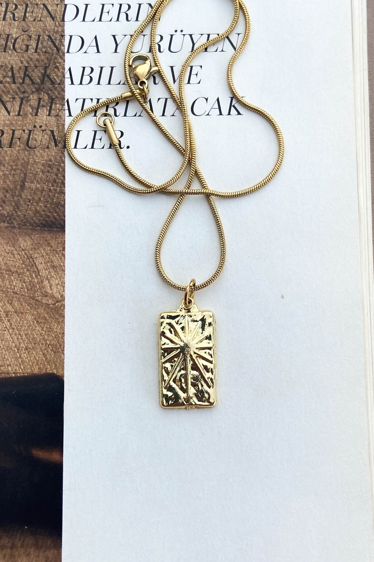 roshel Çelik Kararmaz İnce Zincir Geometrik Kutup Yıldızı Uçlu Altın Renk Çelik Kolye