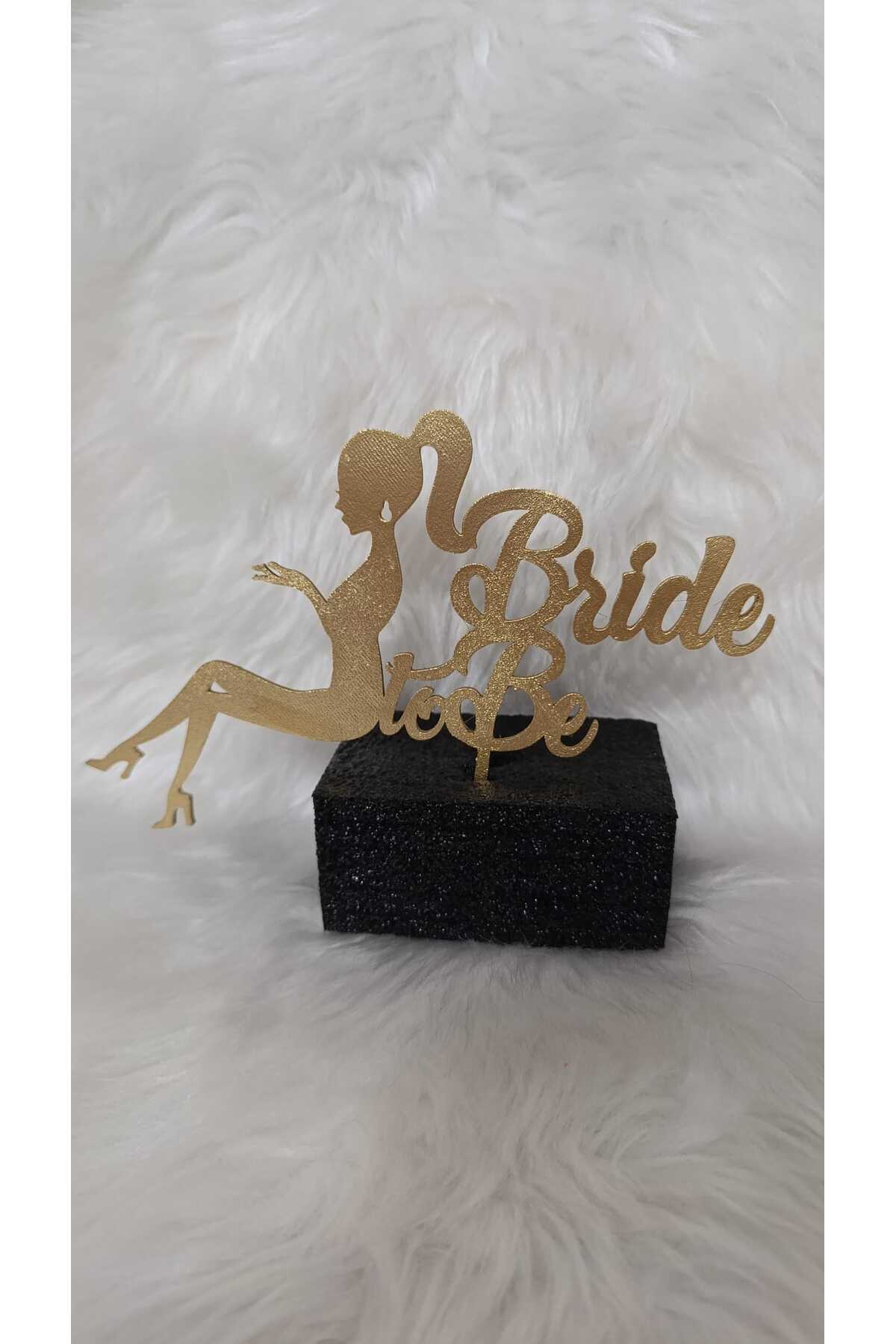 Pasta Üstü Gold Renk Bride To Be Yazılı Altın Renginde Pasta Üzerine Kalp Detaylı Sarı Süs Pleksi