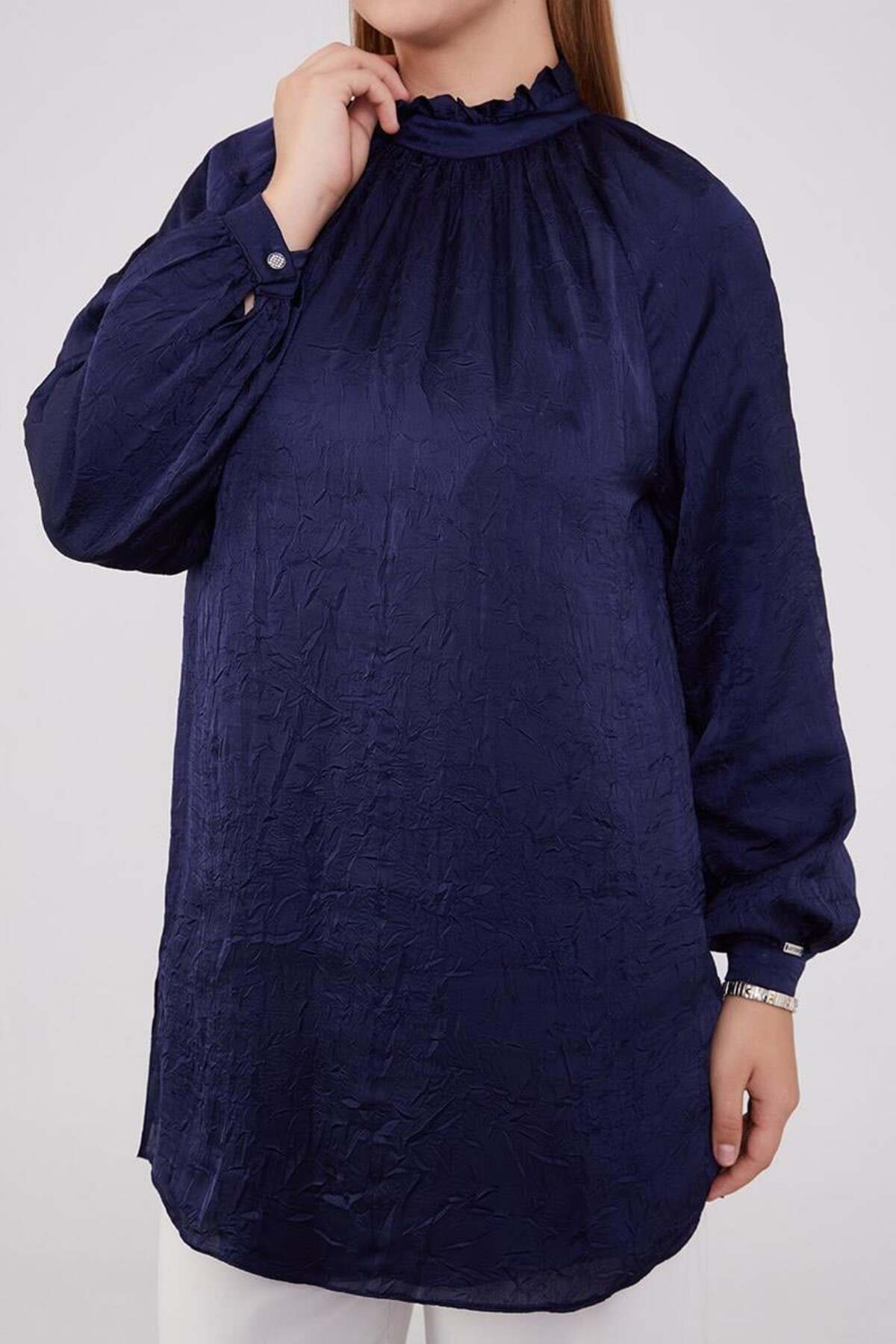 Levidor-- Model Tunic with Burnout from the Collar to the Front 5