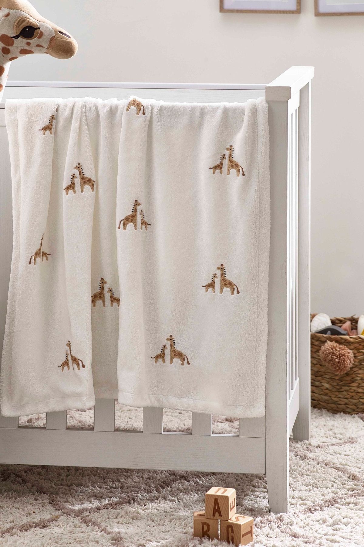 Next Baby-White Giraffe Patterned Fleece Blanket 2