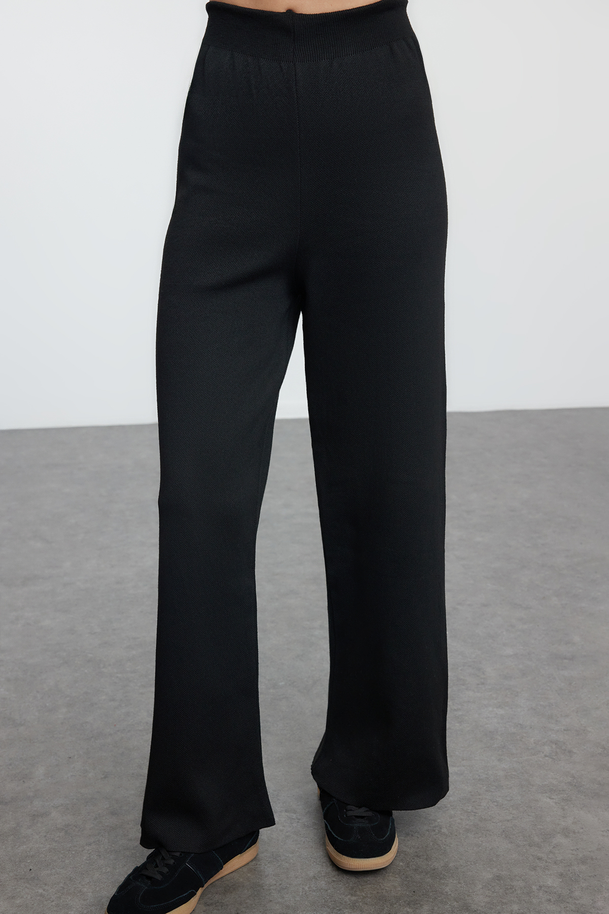 Trendyolmilla  Siyah Kapüşonlu Triko Alt-Üst Takım TWOAW25AU00031 - Görsel 4