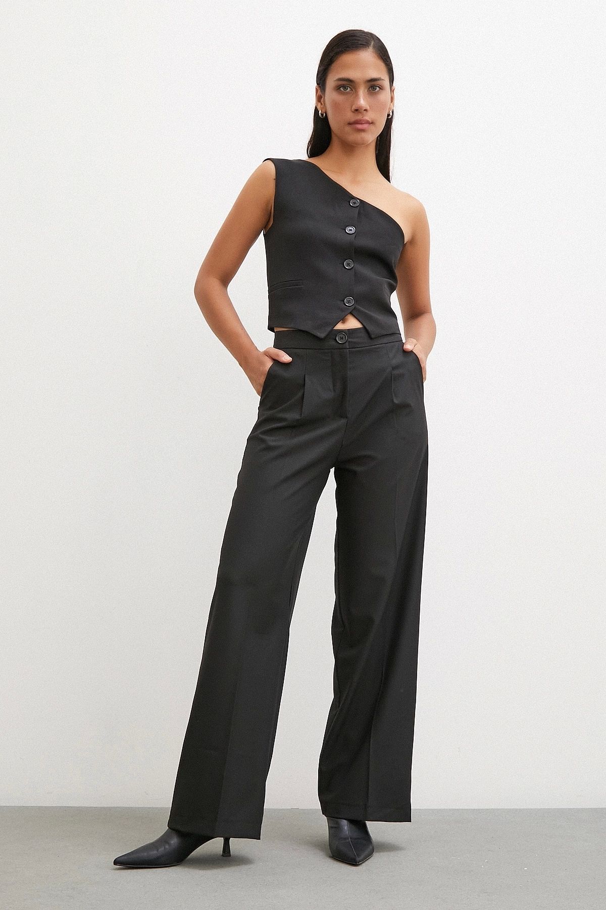 Never more-Pantaloni negri cu picioare largi 3