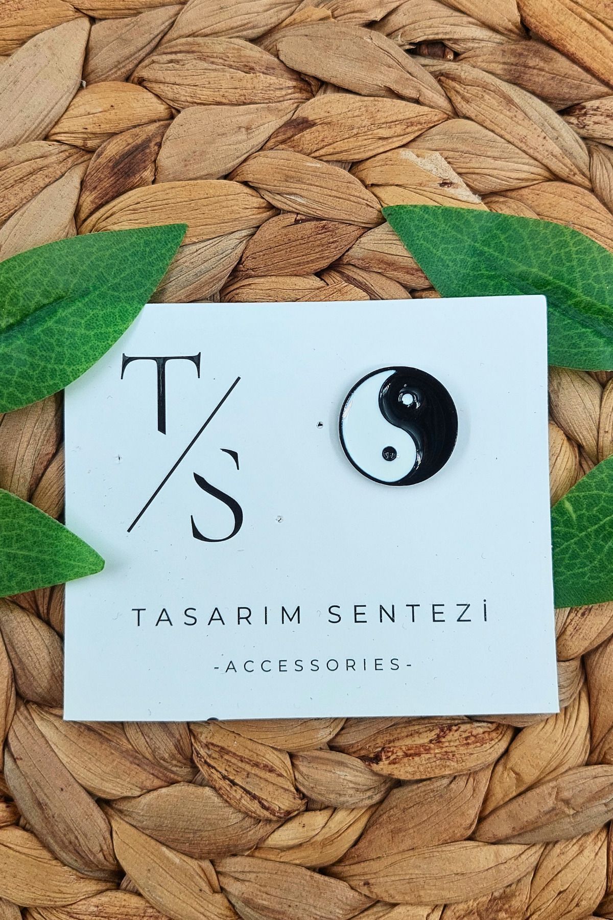 Badge Metal Brooch Collar School Bag Clothes Hat Jewelry Accessory Yin Yang Goodness Evil Tai Chi