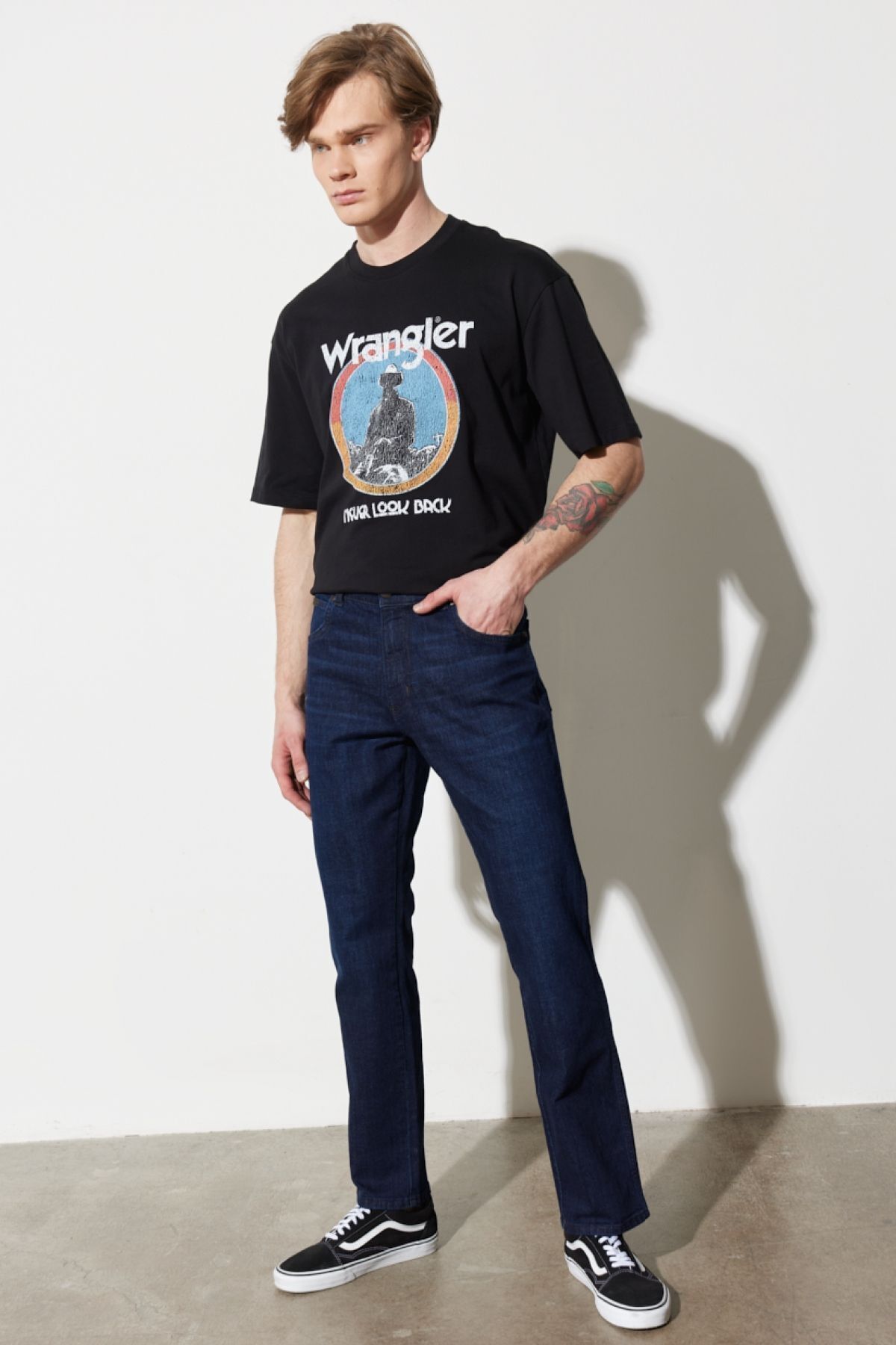 شلوار جین آبی مردانه تگزاس باریک و کمر انعطاف پذیر Wrangler